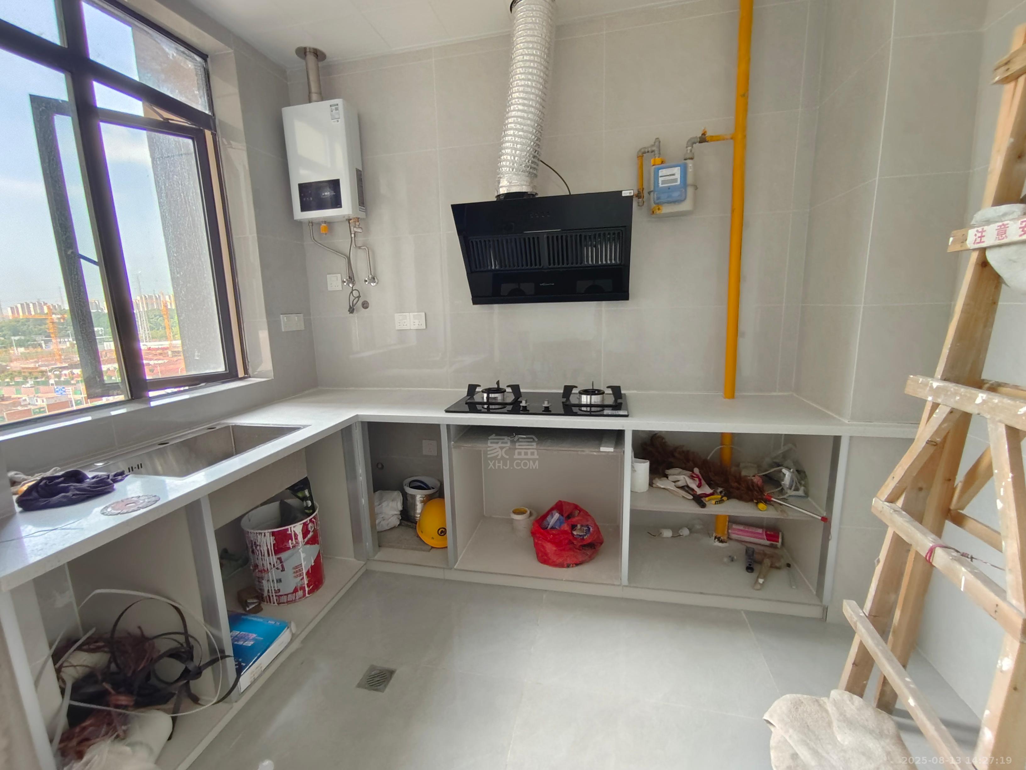 山水豪庭 3室2厅2卫 2200.0元/月 山水豪庭 3室2厅2卫 2200.0元/月室内图