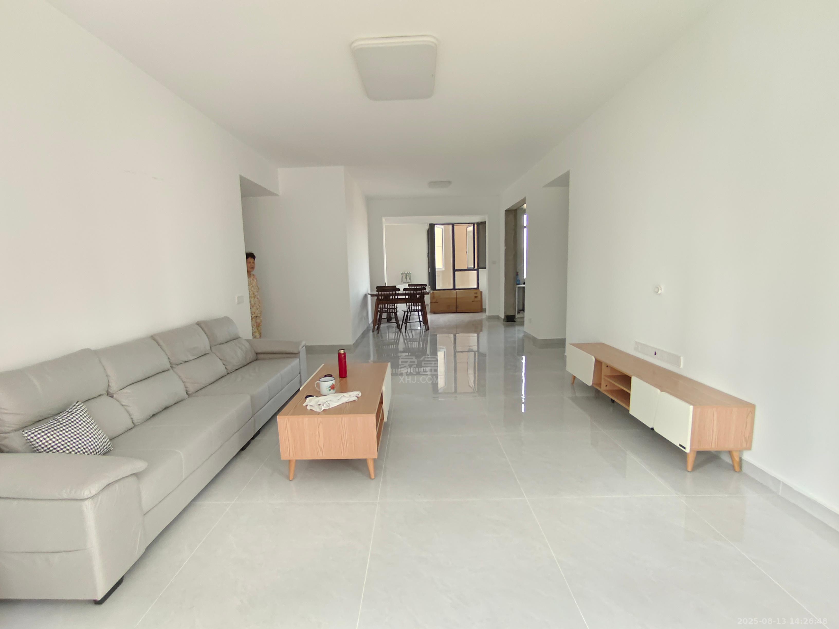 山水豪庭 3室2厅2卫 2200.0元/月 山水豪庭 3室2厅2卫 2200.0元/月室内图