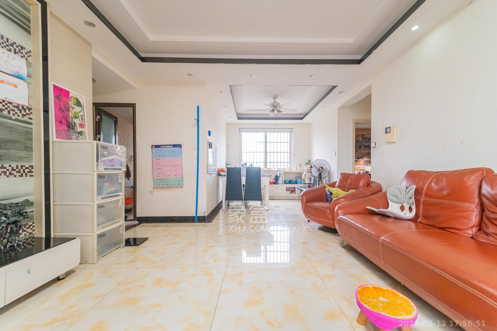 筑梦佳园 4室2厅2卫 88.0万 筑梦佳园 4室2厅2卫 88.0万客厅