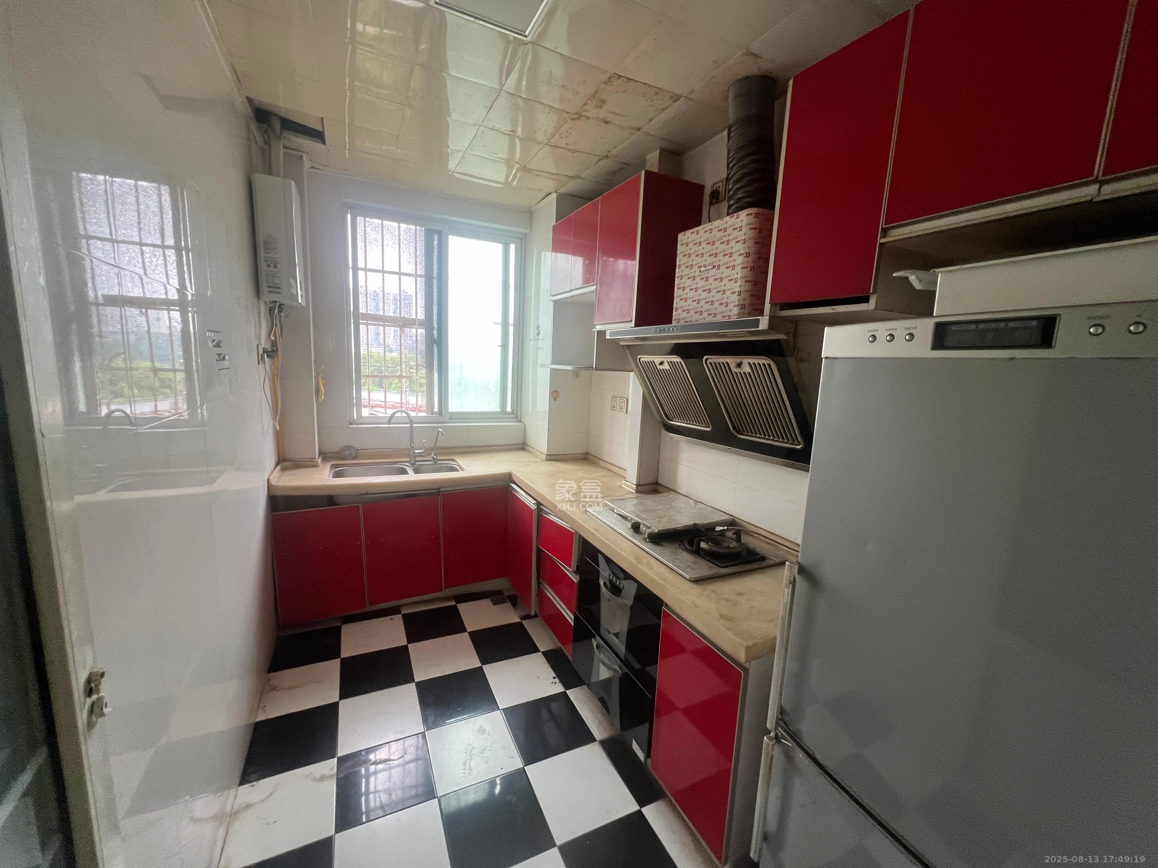 滨湖嘉园(湖滨小区)  3室2厅2卫    3500.0元/月 滨湖嘉园(湖滨小区)  3室2厅2卫    3500.0元/月室内图