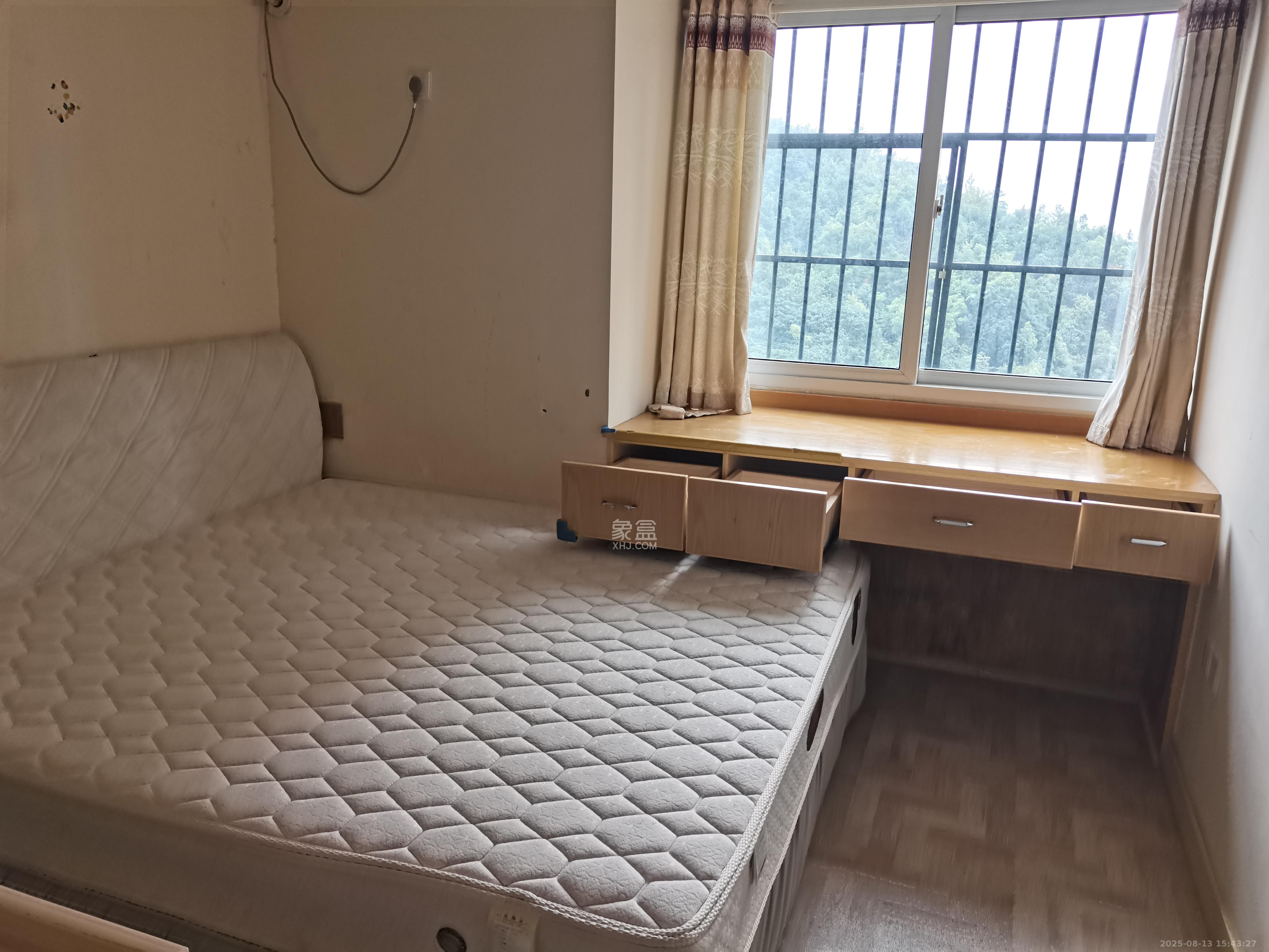 天麓尚层  2室2厅1卫    2000.0元/月室内图