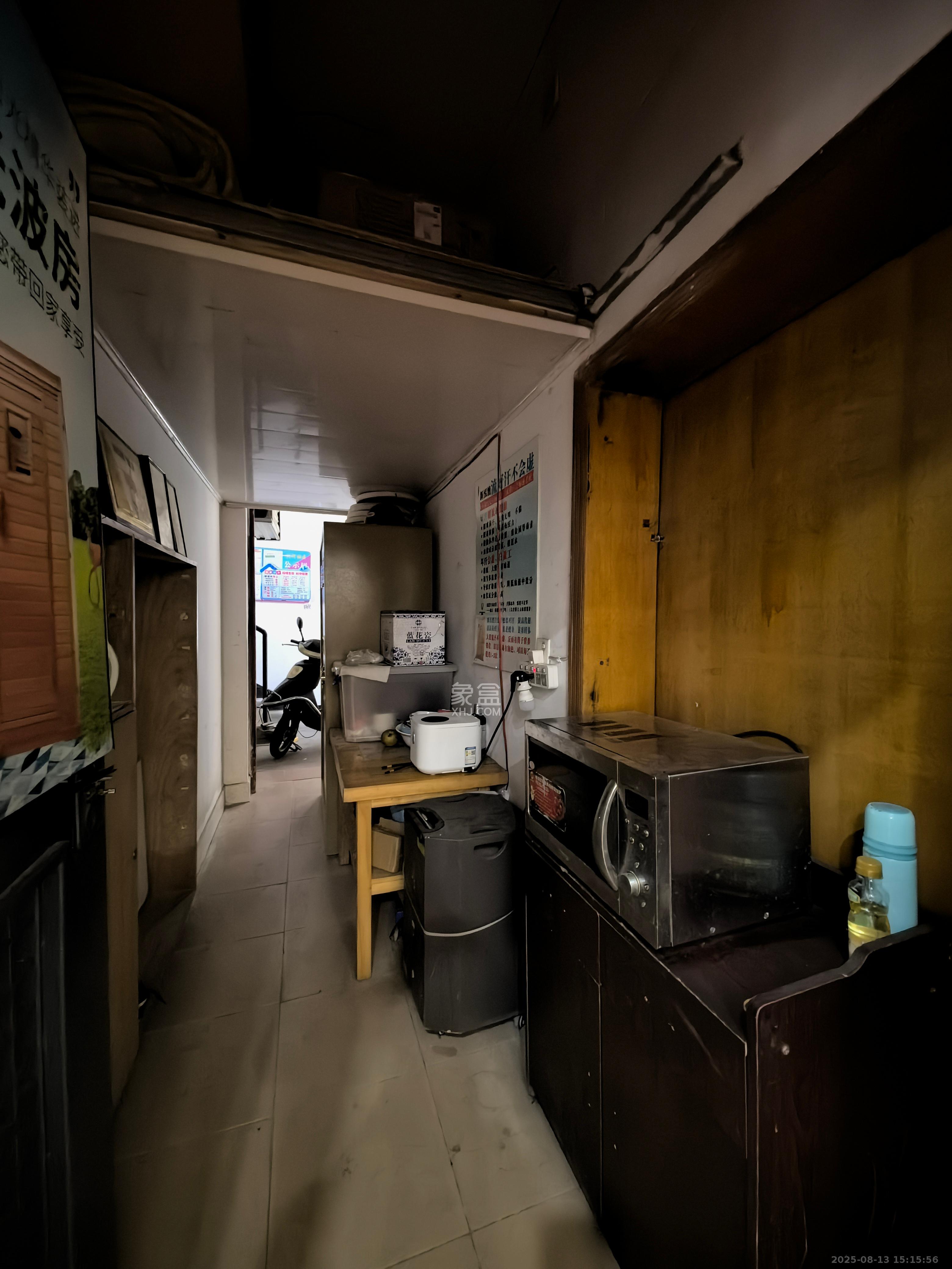 德雅精品公寓 3室2厅1卫 2800.0元/月 德雅精品公寓 3室2厅1卫 2800.0元/月室内图