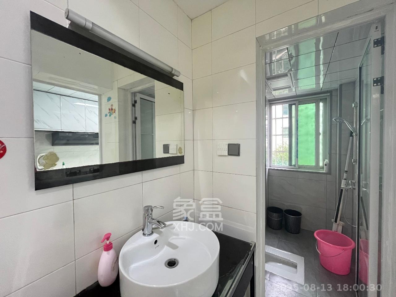 恩瑞麓山名园（龙王港小区）  3室2厅2卫    2600.0元/月室内图