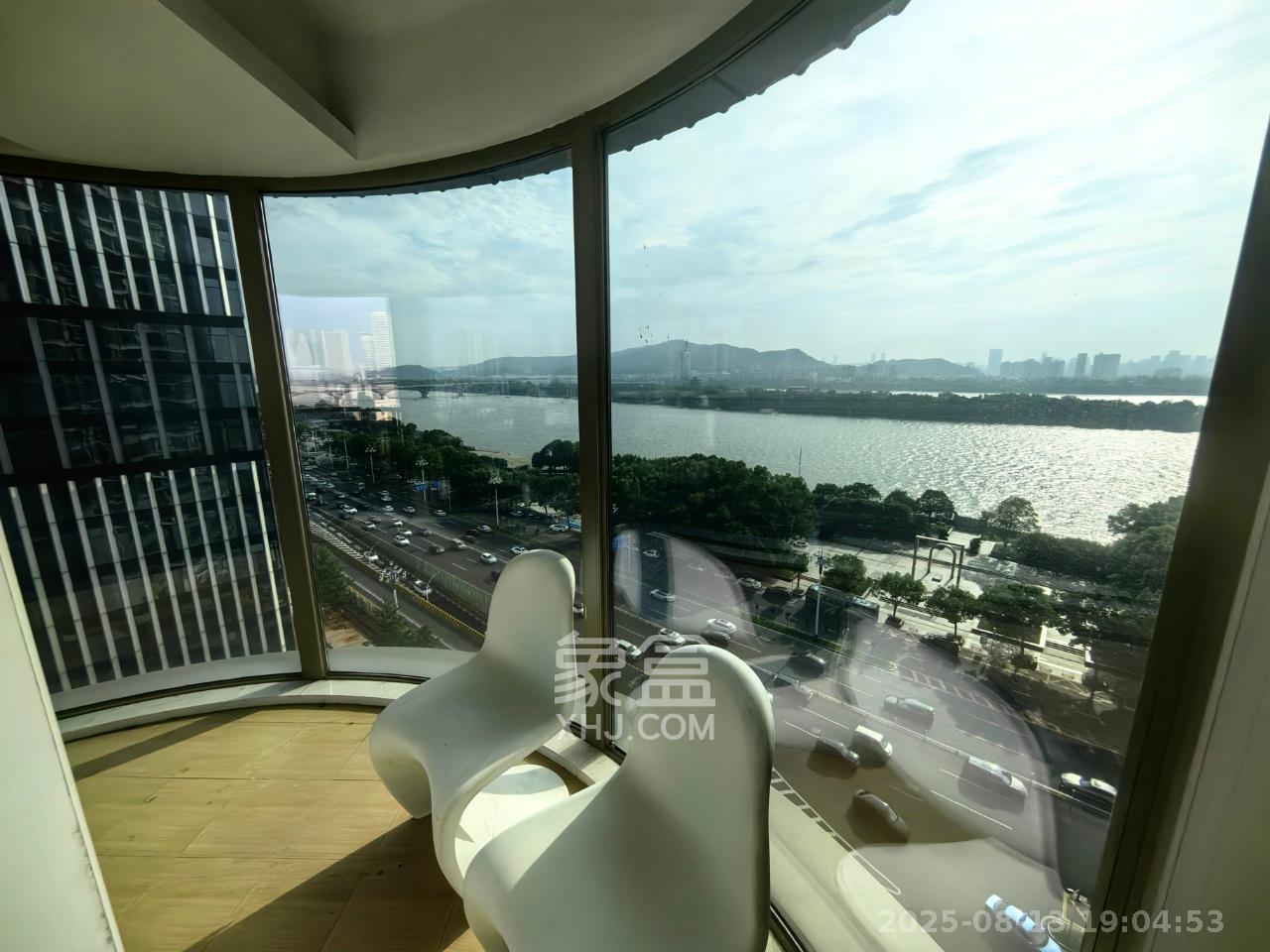 潮宗御苑 4室2厅2卫 8500.0元/月 潮宗御苑 4室2厅2卫 8500.0元/月室内图