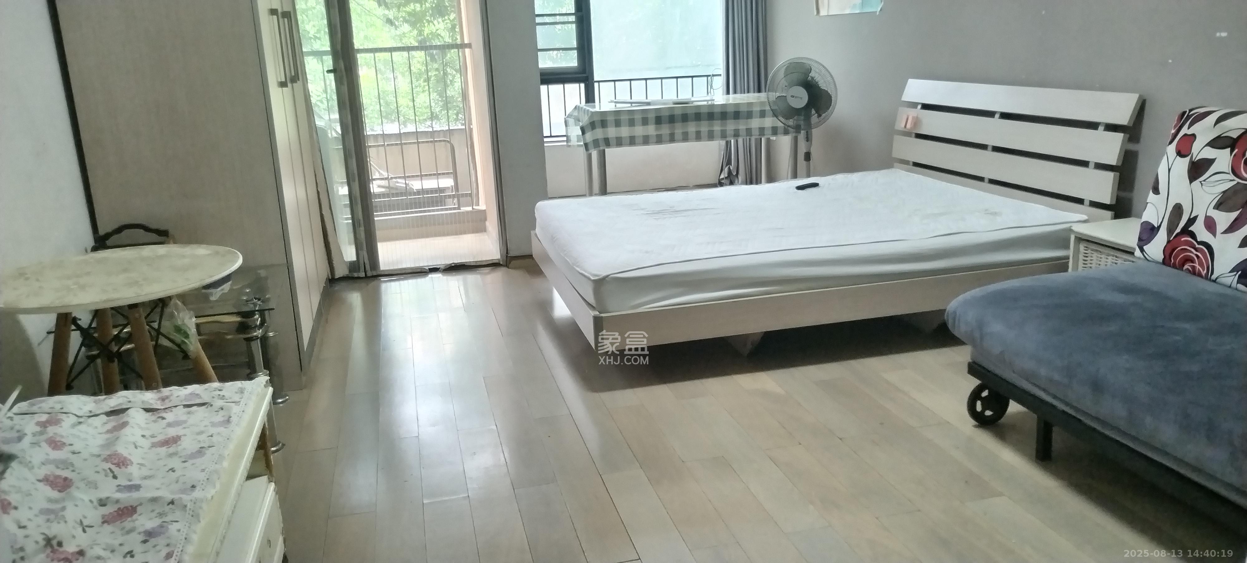 万科金色家园 1室1厅1卫 1300.0元/月 万科金色家园 1室1厅1卫 1300.0元/月室内图