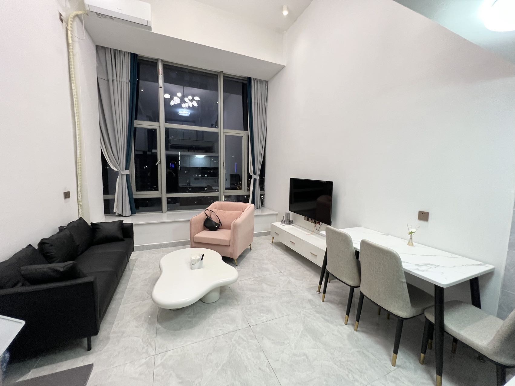 中交广场公寓  1室1厅1卫    2200.0元/月 中交广场公寓  1室1厅1卫    2200.0元/月户型图