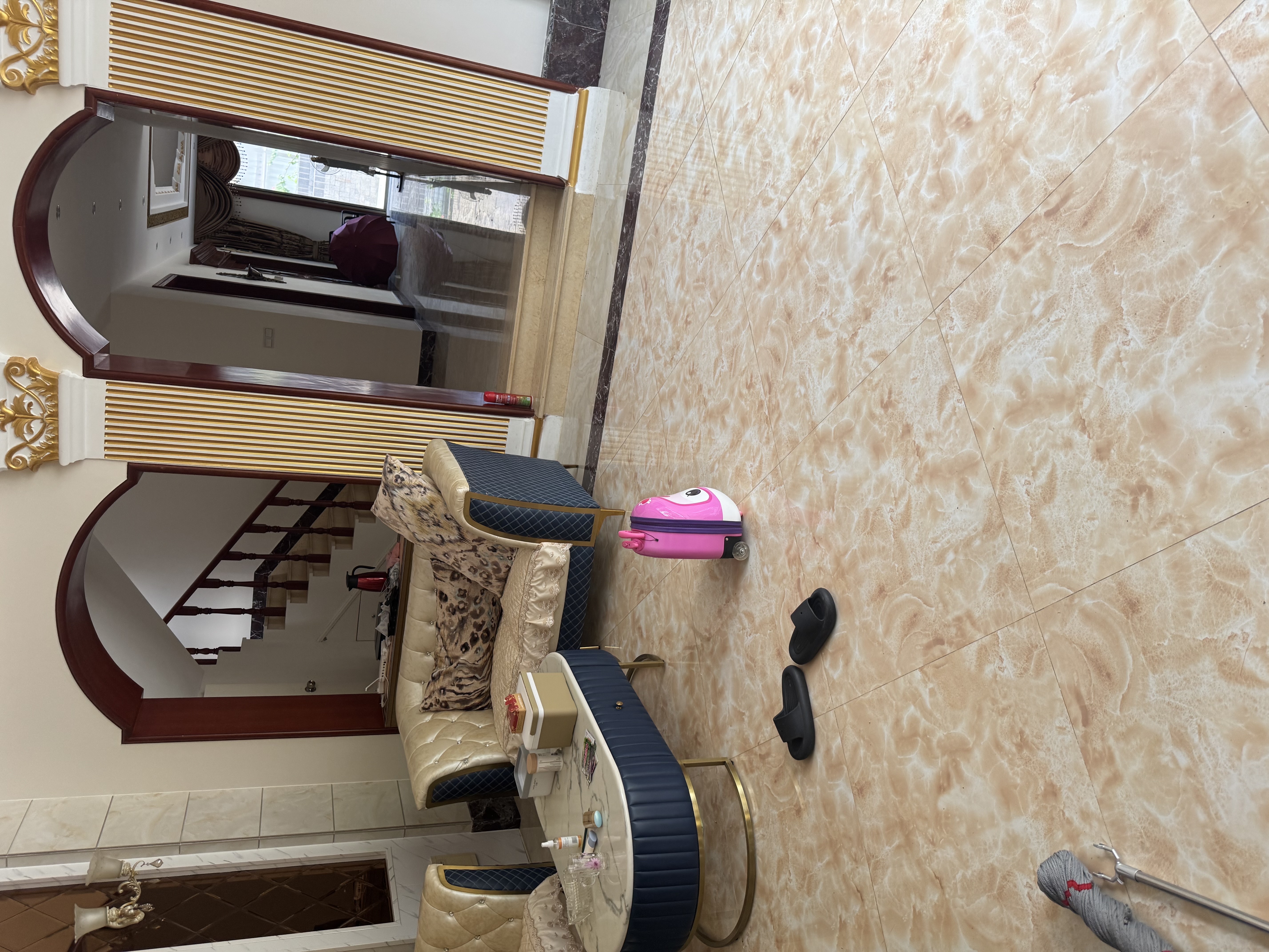 开维生态城  6室3厅2卫    15000.0元/月 开维生态城  6室3厅2卫    15000.0元/月户型图