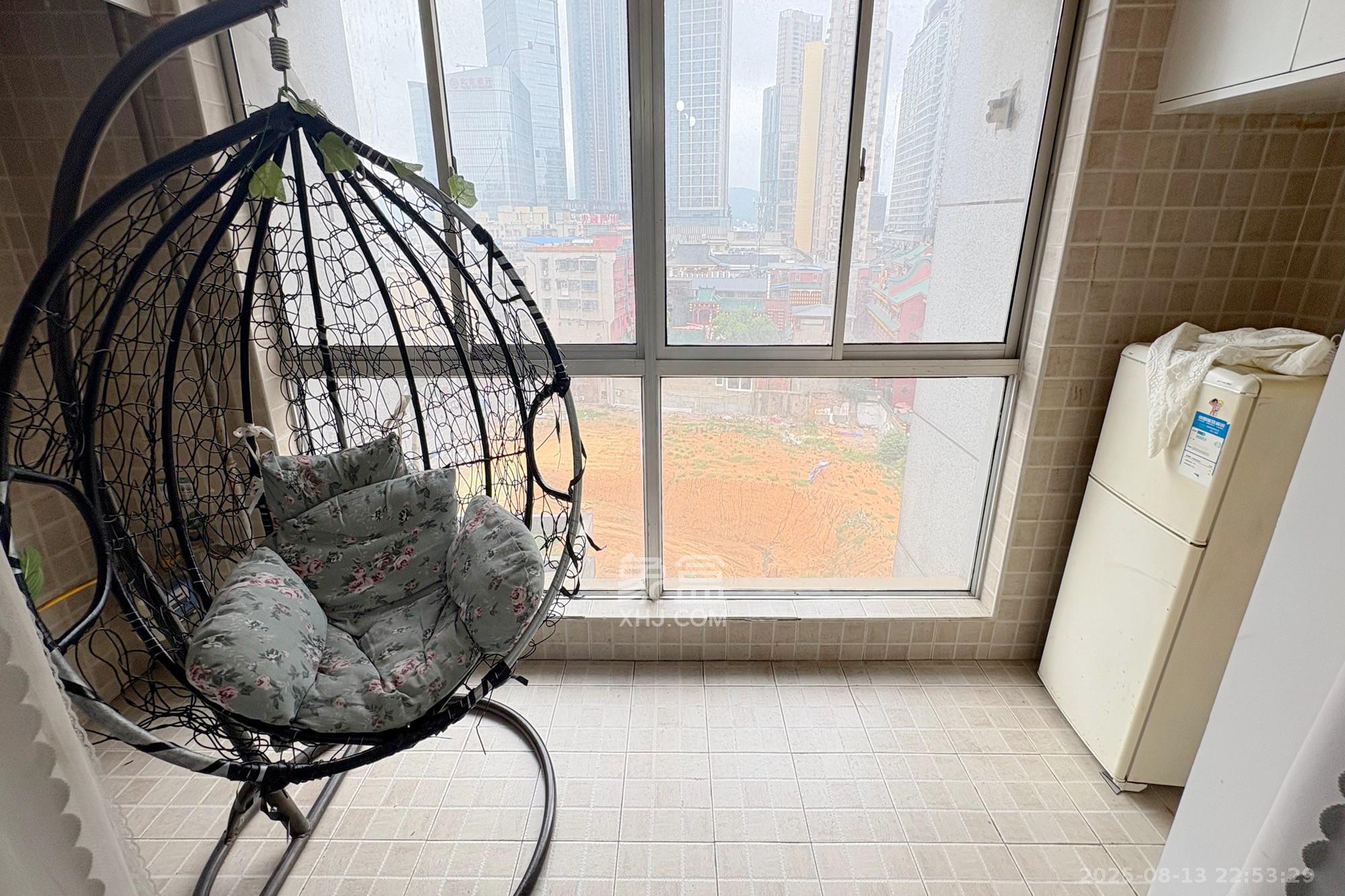 君临国际  1室1厅1卫    44.5万 君临国际  1室1厅1卫    44.5万阳台