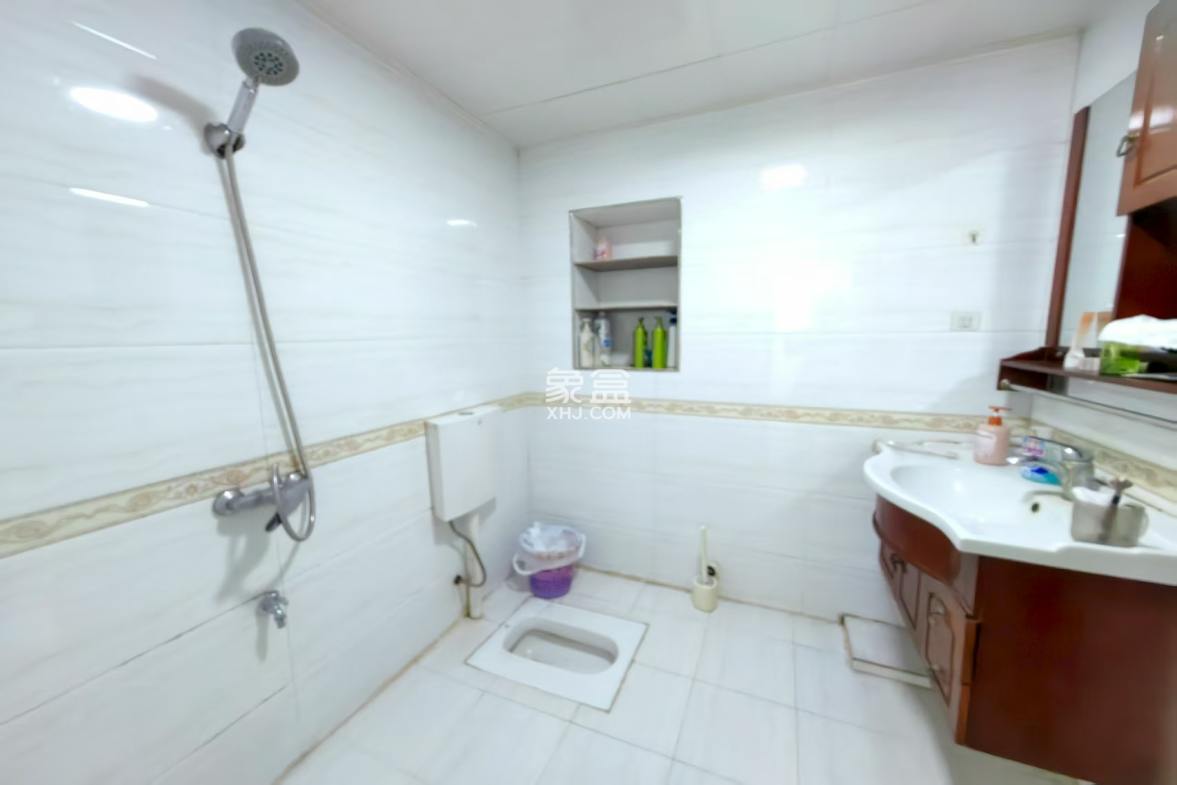 鸿泰国际 2室2厅1卫 1600.0元/月 鸿泰国际 2室2厅1卫 1600.0元/月室内图