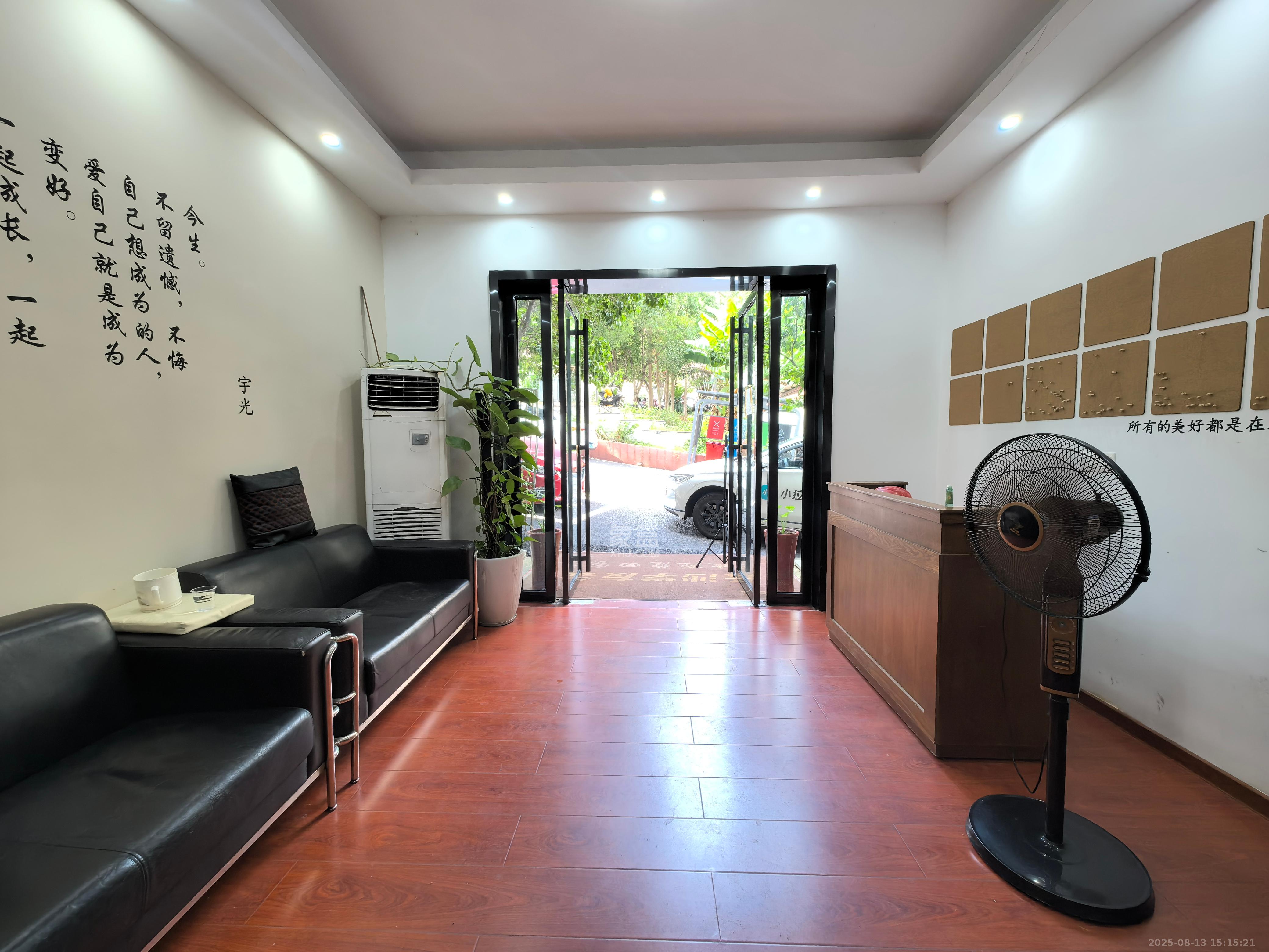 德雅精品公寓 3室2厅1卫 2800.0元/月 德雅精品公寓 3室2厅1卫 2800.0元/月室内图