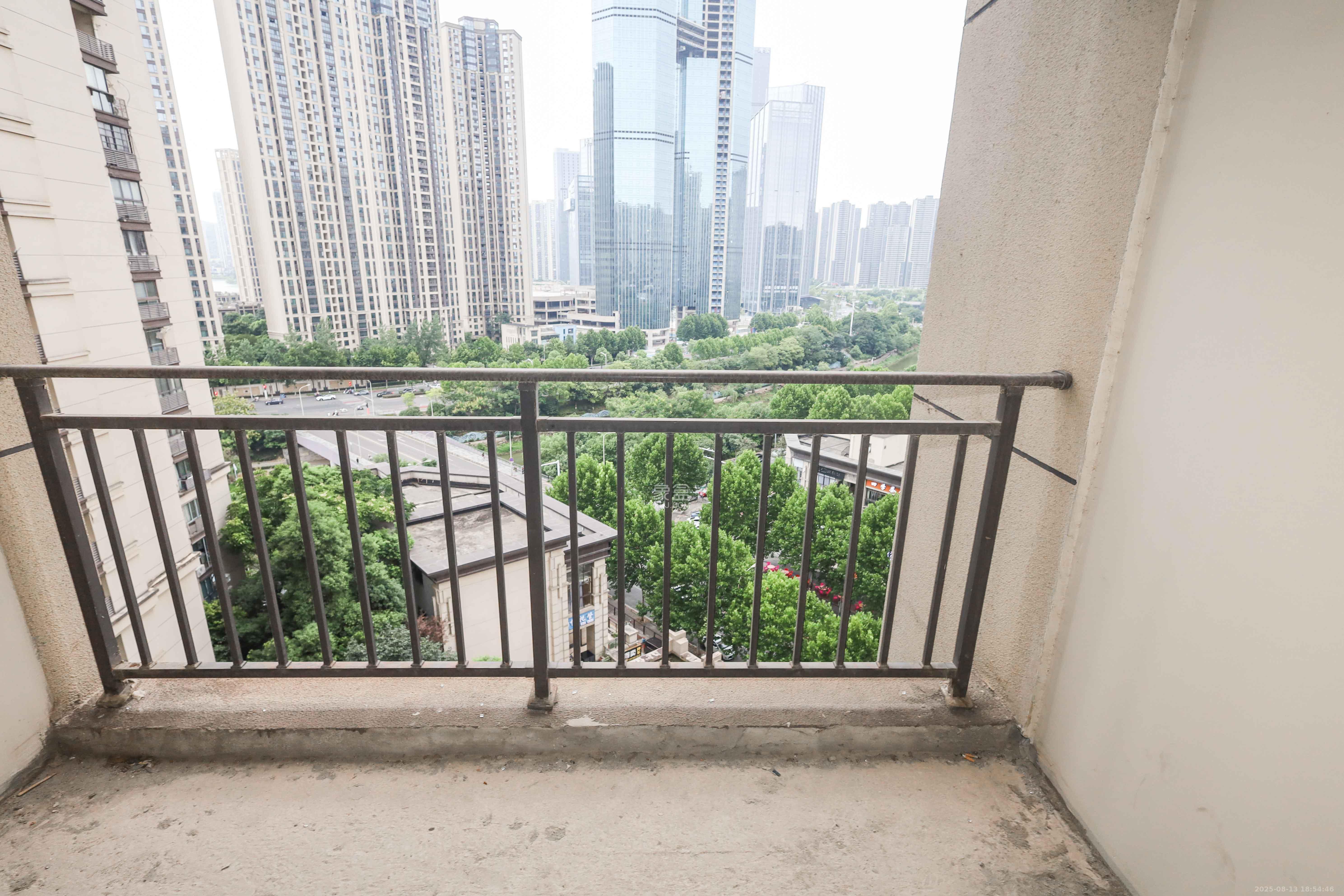 和泓梅溪四季  3室2厅1卫    120.0万 和泓梅溪四季  3室2厅1卫    120.0万阳台