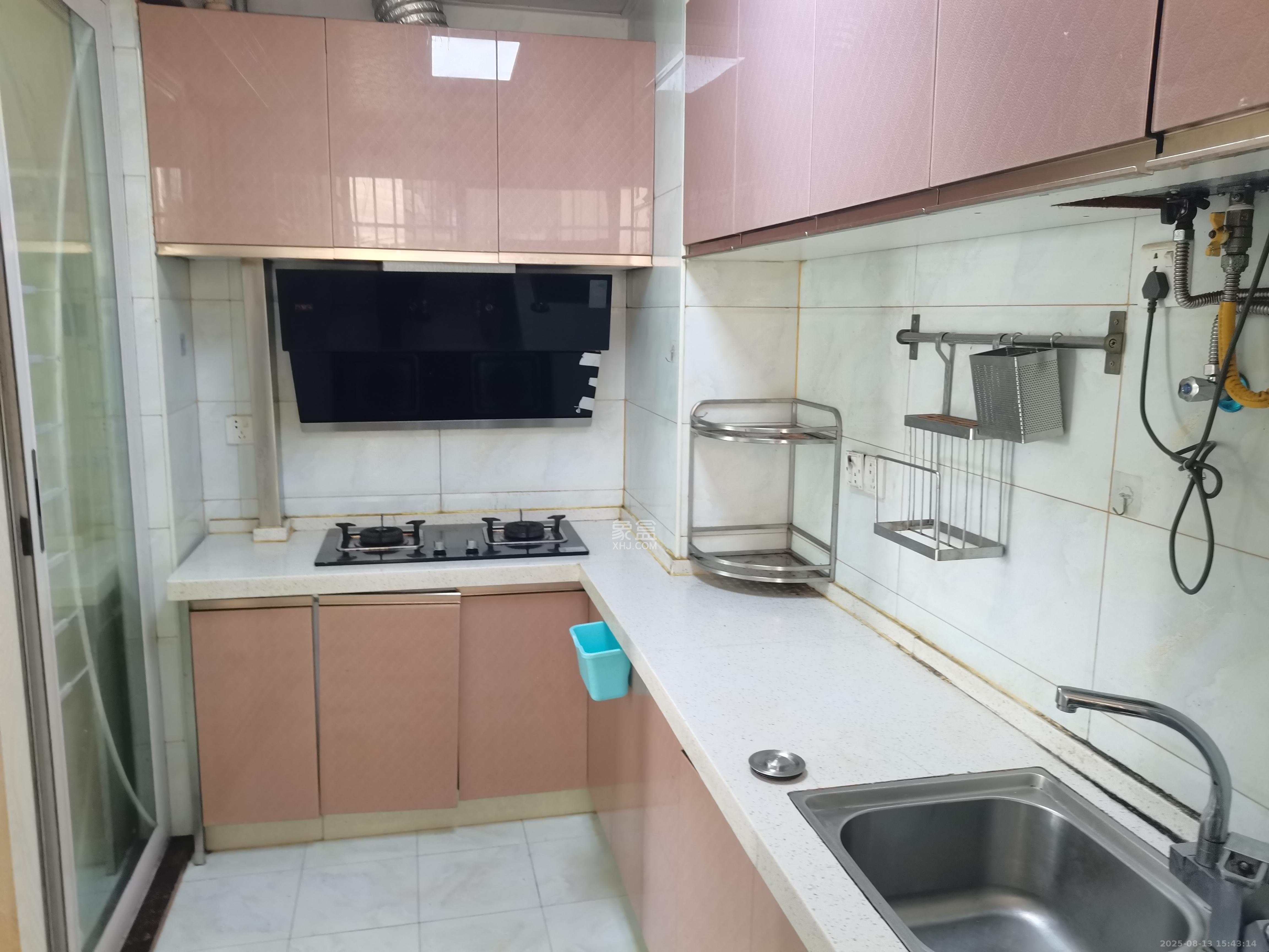 天麓尚层  2室2厅1卫    2000.0元/月室内图