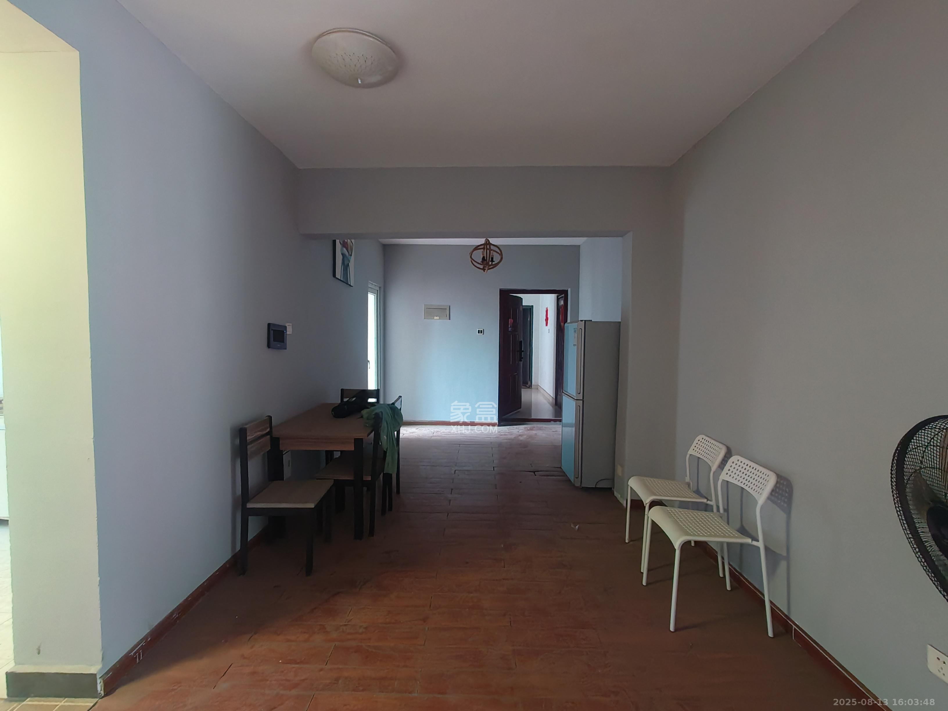 万国城（当代满庭春MOMA）二期  3室2厅2卫    3000.0元/月室内图