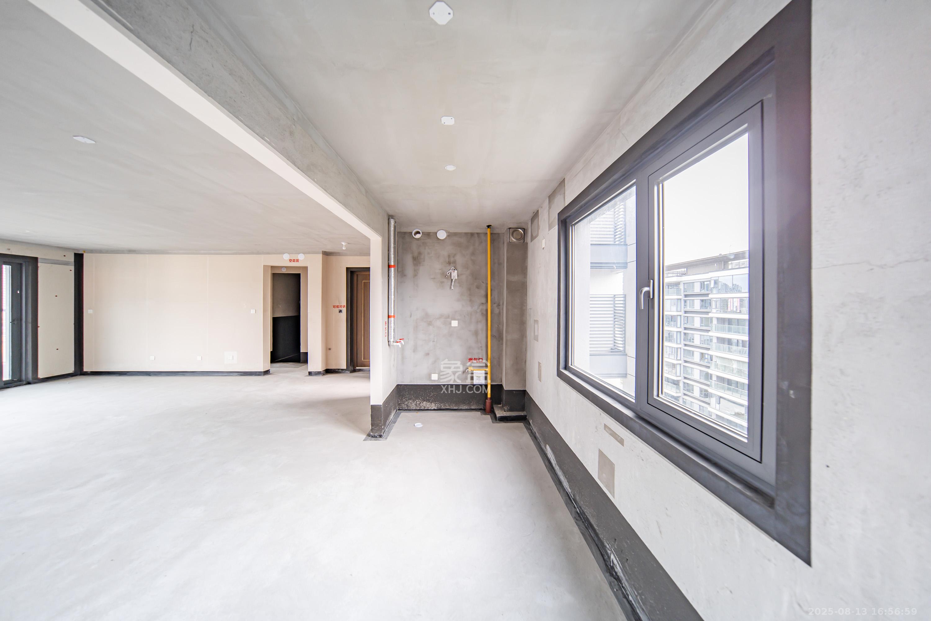 华润置地润樾府  4室2厅2卫    209.0万 华润置地润樾府  4室2厅2卫    209.0万厨房