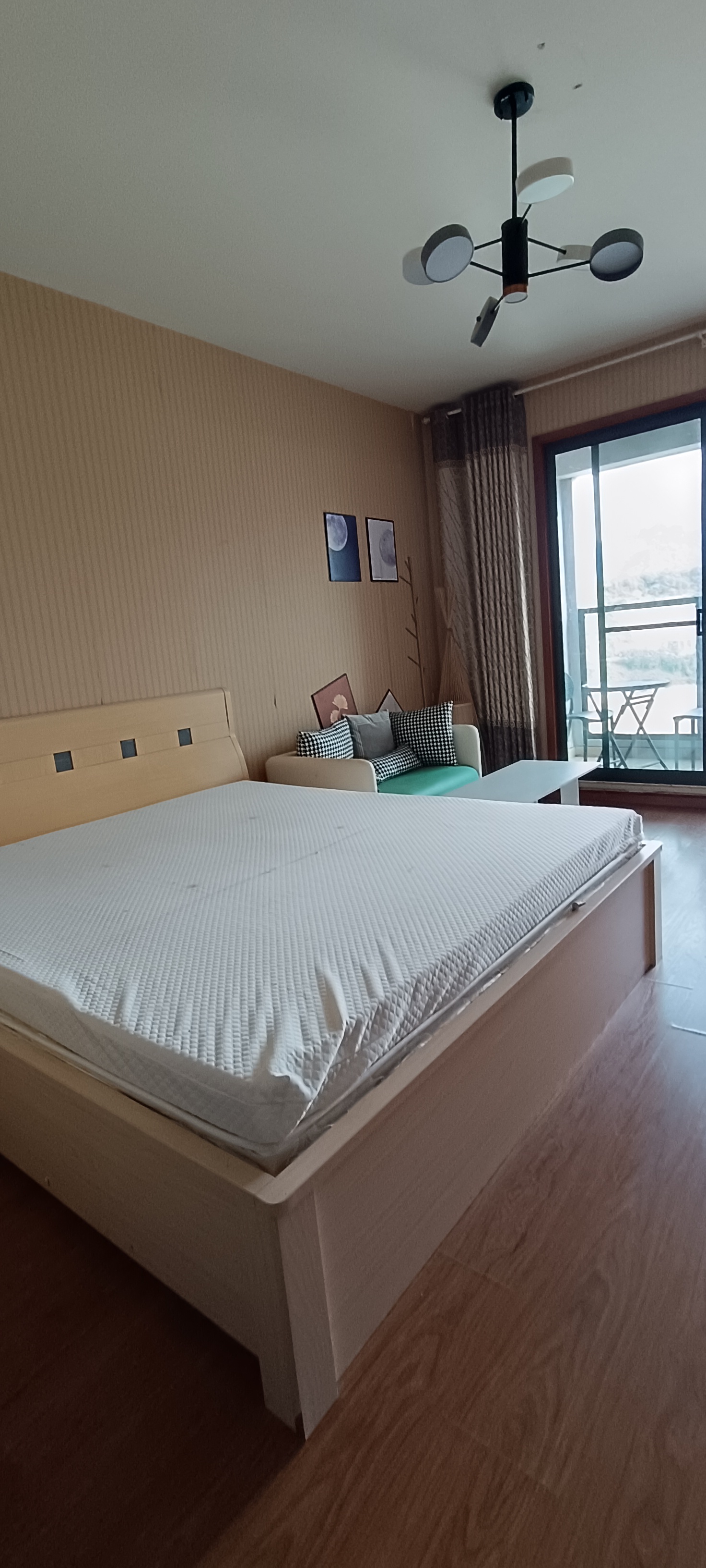 蓝色港湾  1室1厅0卫   1000.00元/月室内图