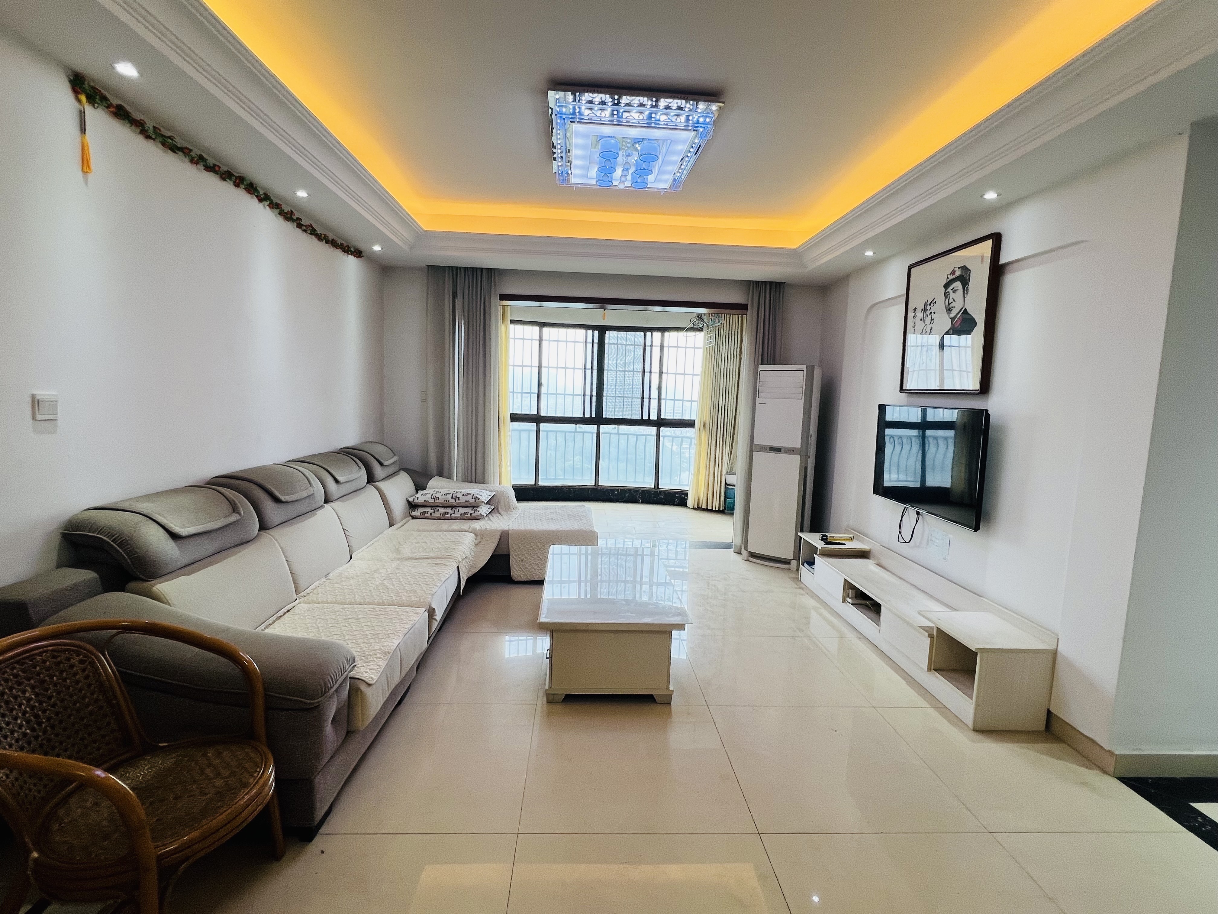 碧桂园 3室2厅2卫 2000.0元/月 碧桂园 3室2厅2卫 2000.0元/月室内图