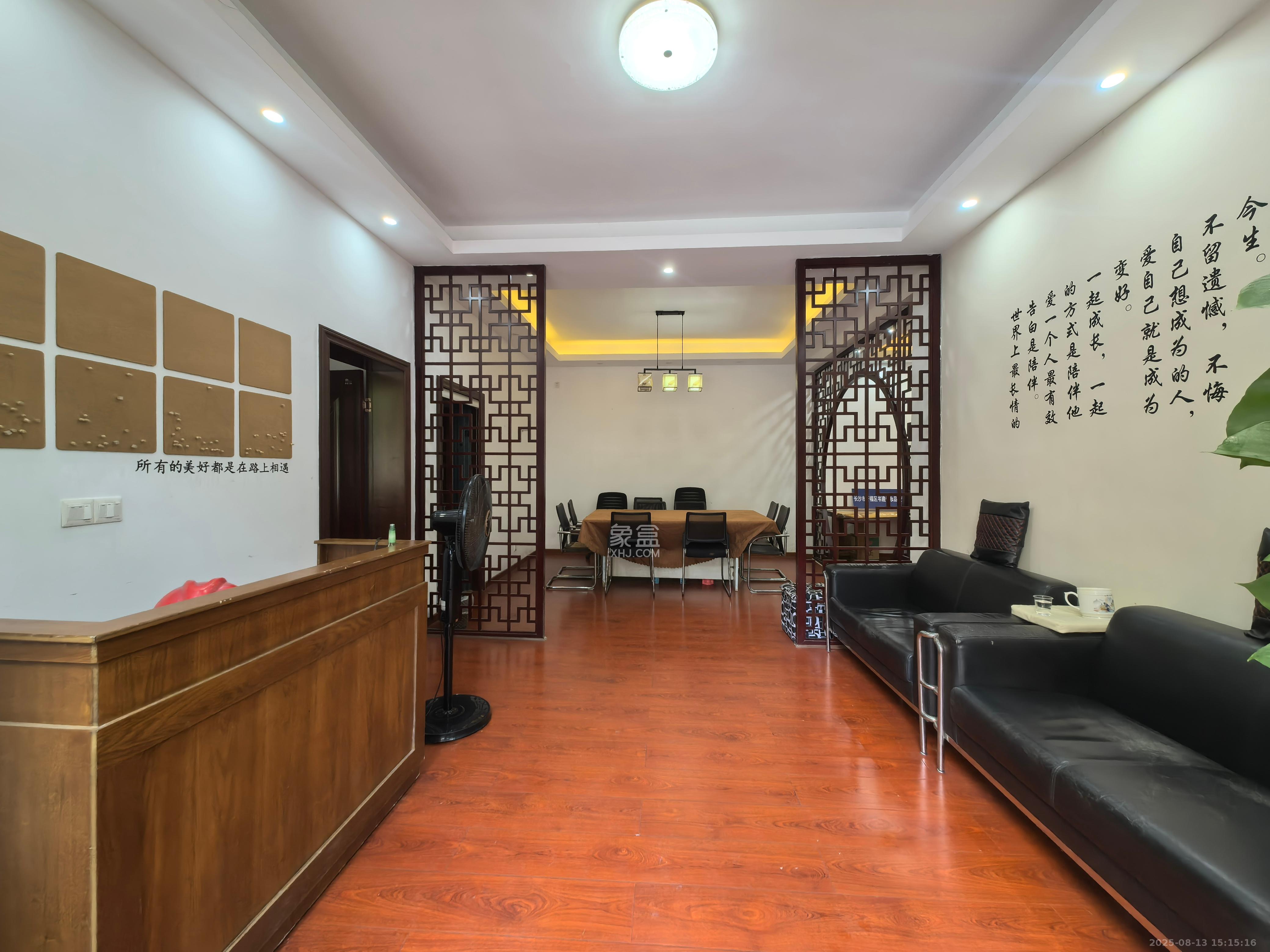 德雅精品公寓 3室2厅1卫 2800.0元/月 德雅精品公寓 3室2厅1卫 2800.0元/月室内图