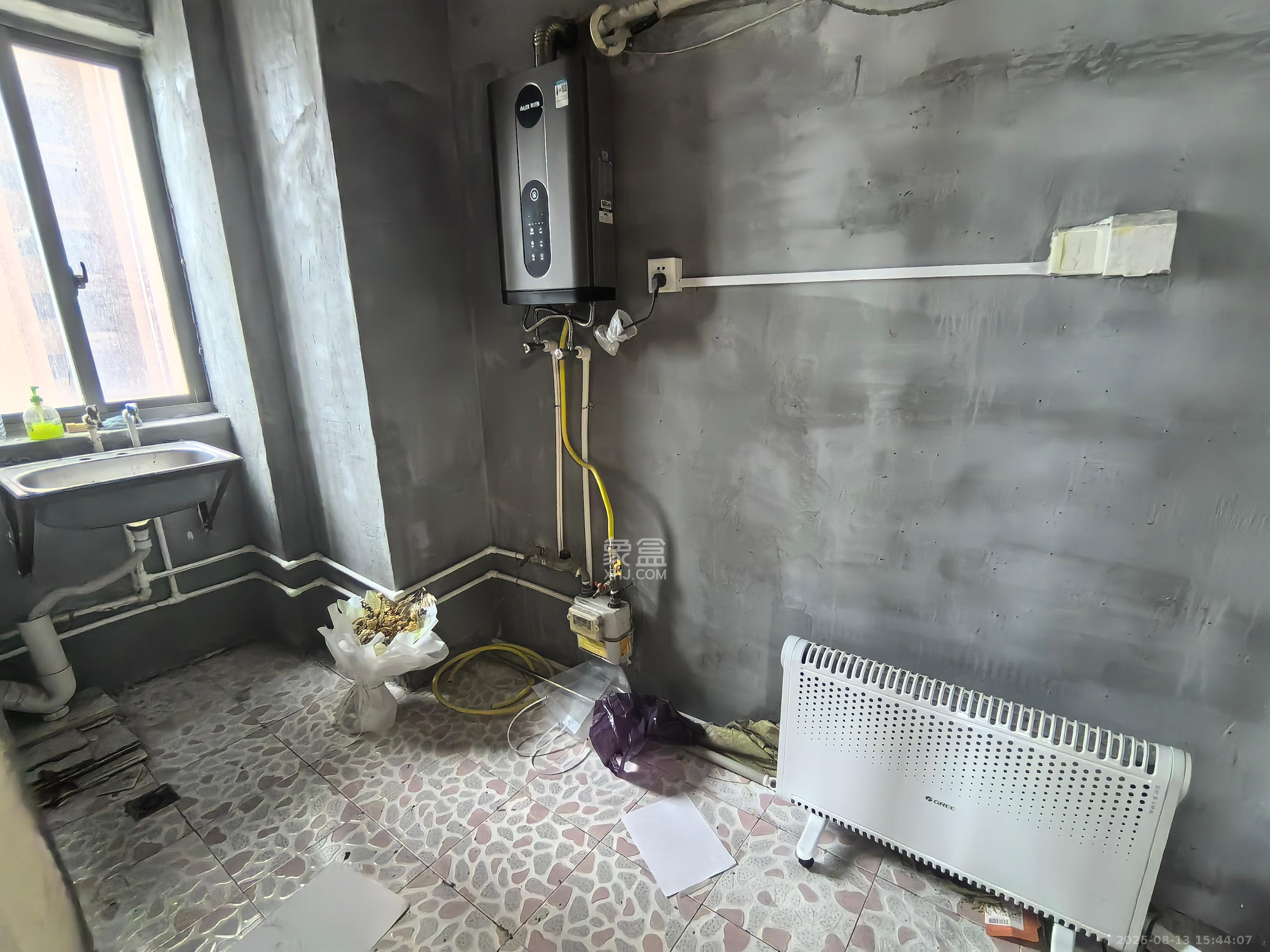 上海城小区 1室1厅1卫 1300.0元/月 上海城小区 1室1厅1卫 1300.0元/月室内图