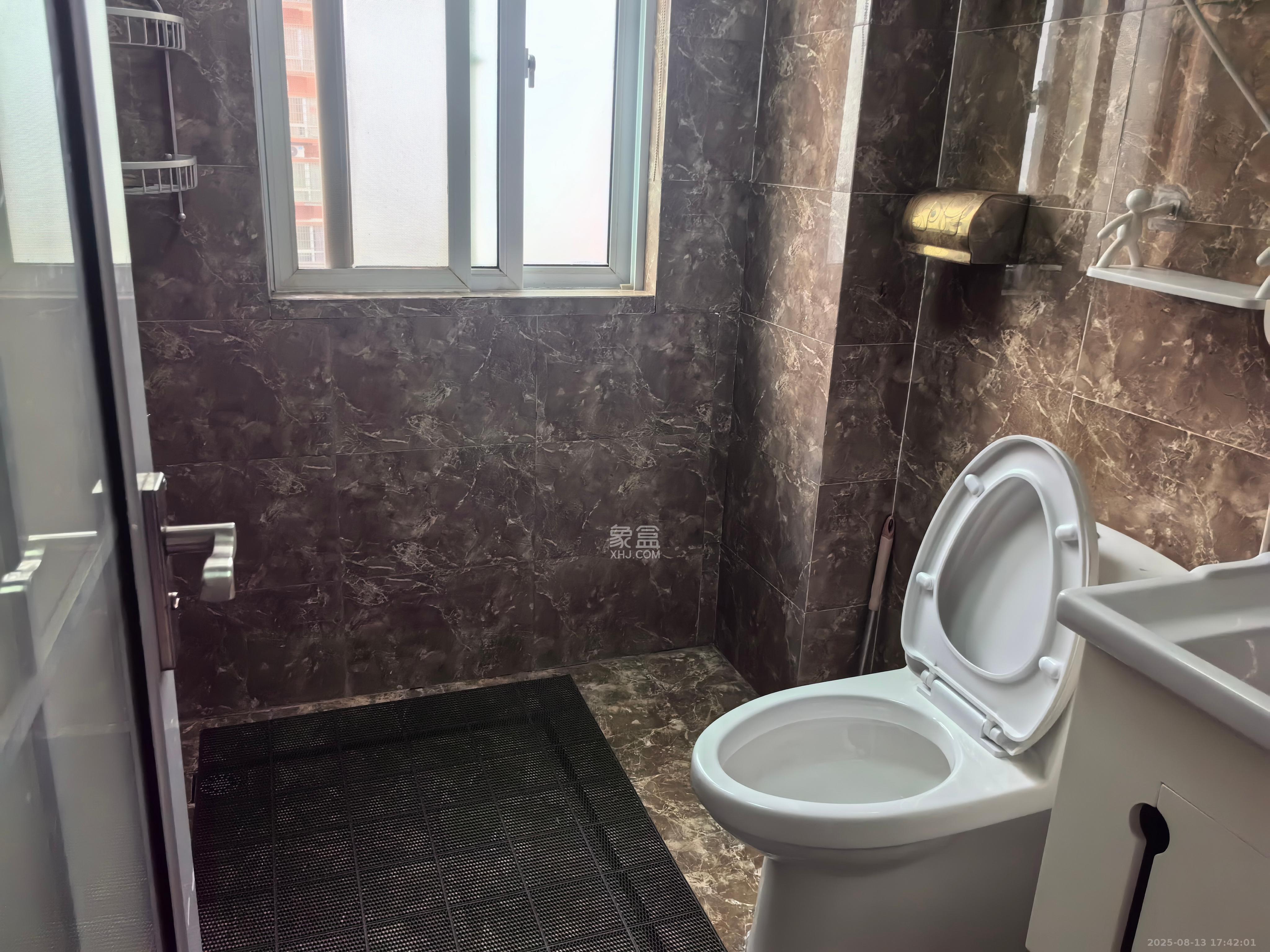 凯富南方鑫城 3室2厅2卫 2700.0元/月 凯富南方鑫城 3室2厅2卫 2700.0元/月室内图