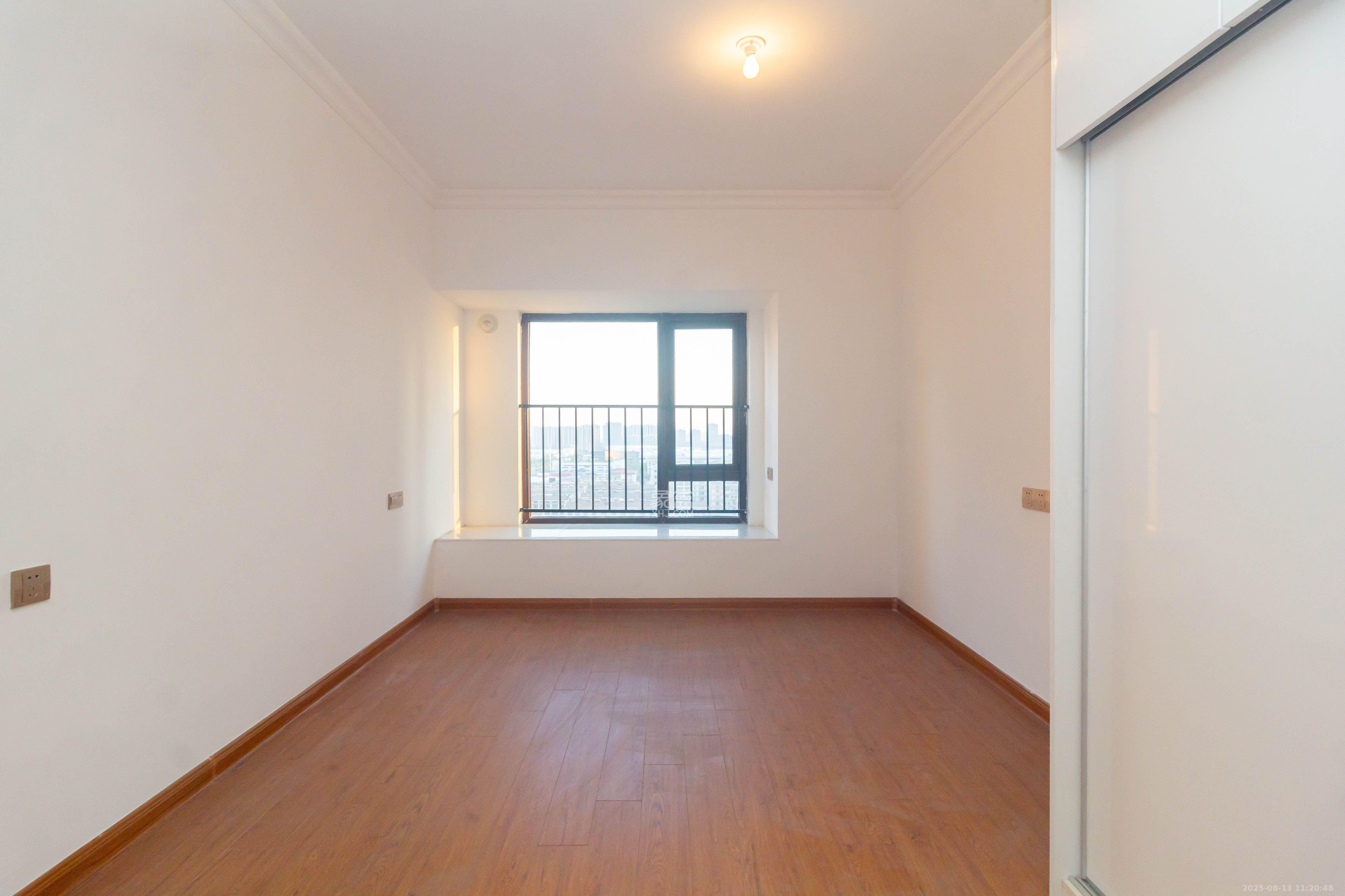 碧桂园星城首府 3室2厅2卫 2400.00元/月 碧桂园星城首府 3室2厅2卫 2400.00元/月室内图