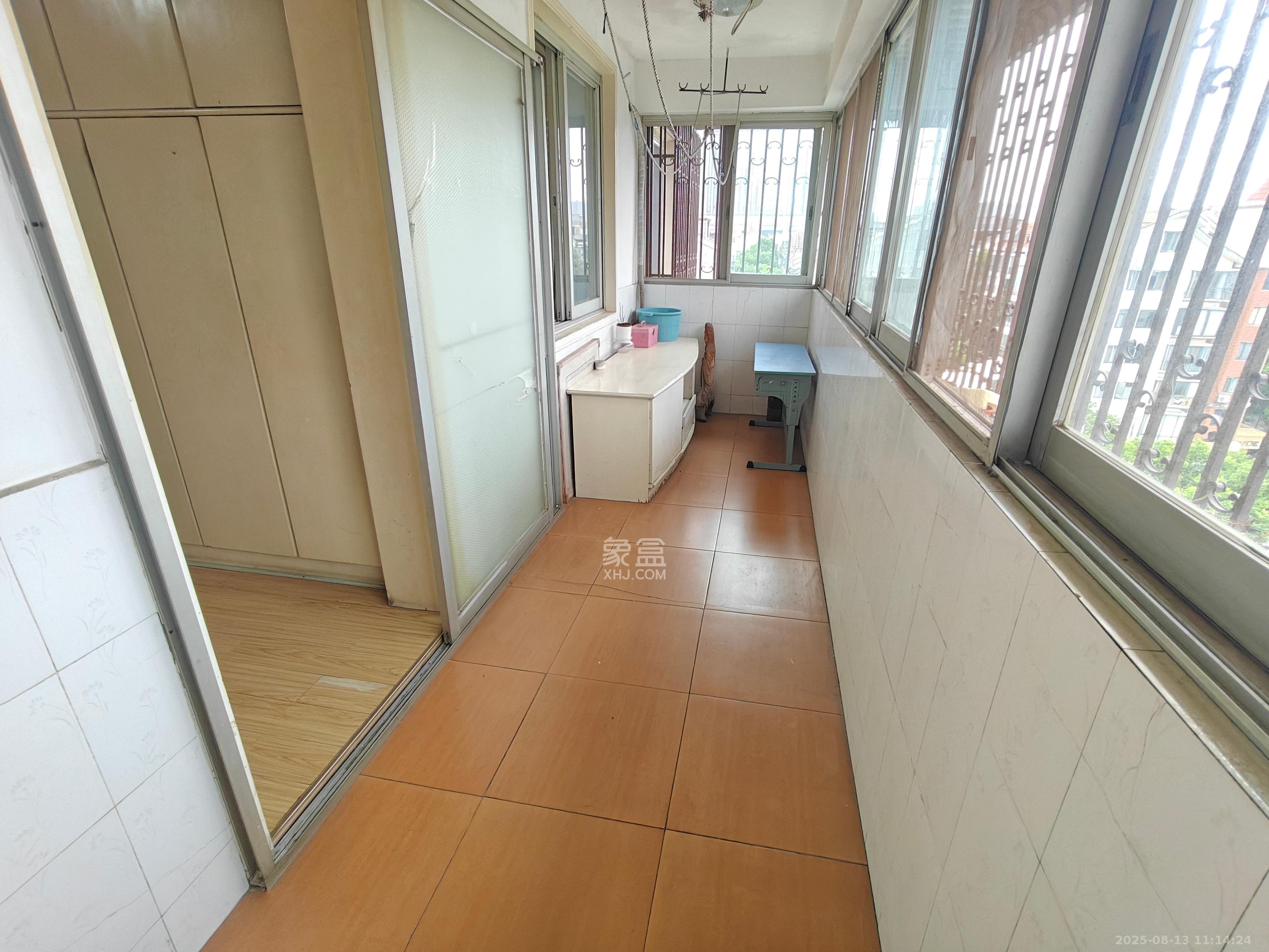 芙蓉区教师村 3室2厅1卫 2000.0元/月 芙蓉区教师村 3室2厅1卫 2000.0元/月室内图