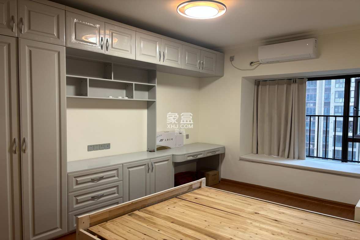 碧桂园高尔夫花园  4室2厅2卫    2600.0元/月 碧桂园高尔夫花园  4室2厅2卫    2600.0元/月室内图