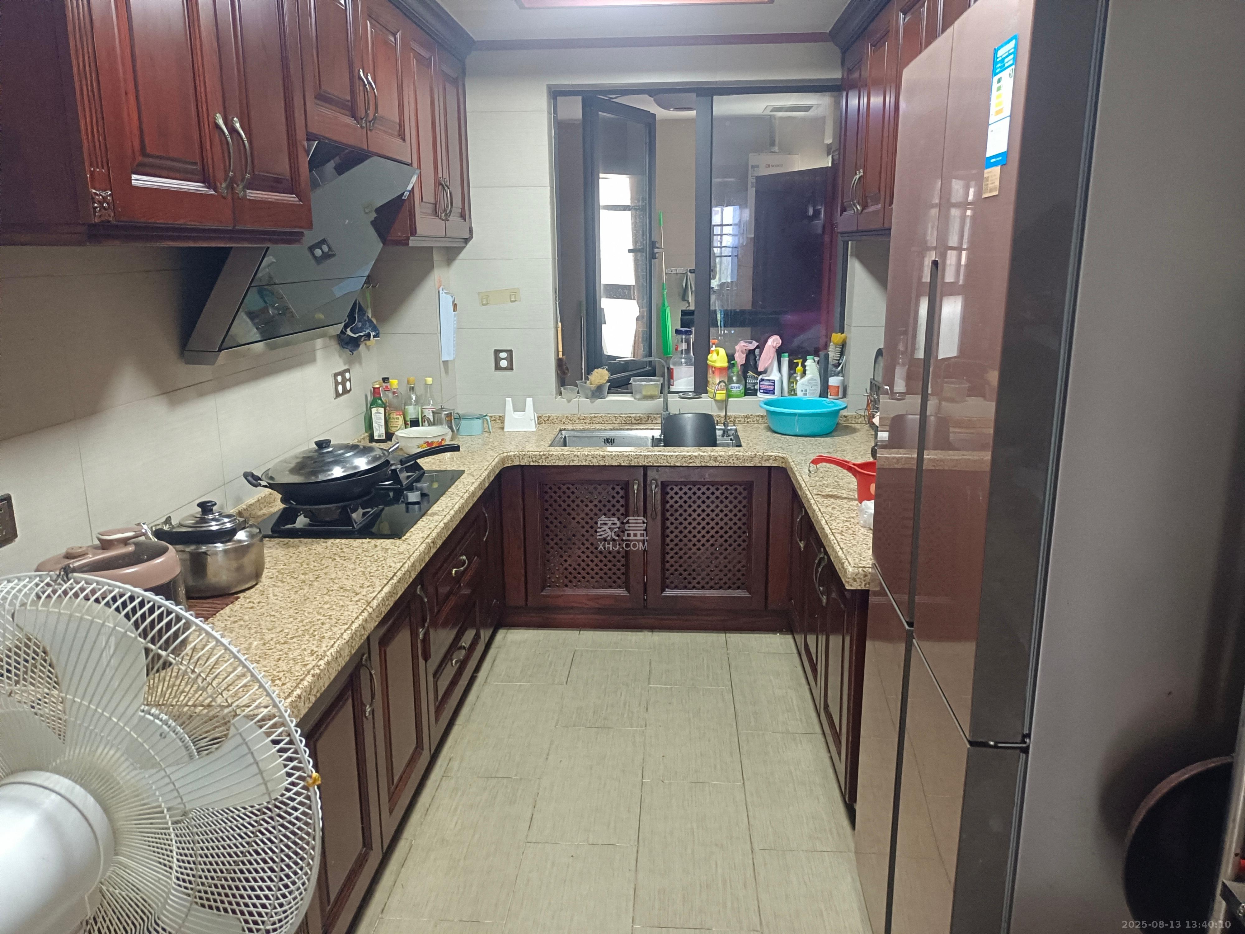 达美D6区 4室2厅2卫 4300.0元/月 达美D6区 4室2厅2卫 4300.0元/月室内图