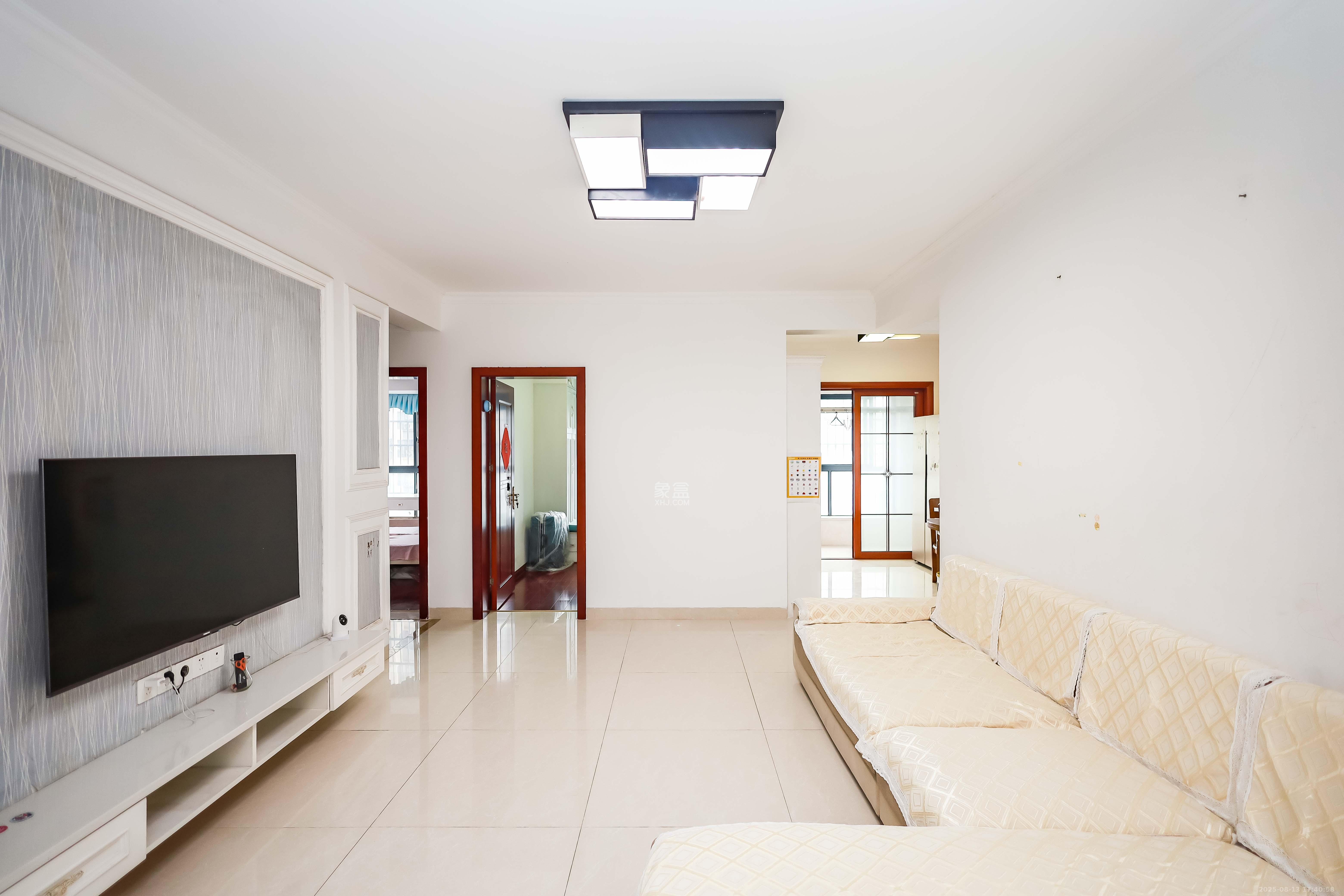 天麓尚层 3室2厅2卫 80.0万 天麓尚层 3室2厅2卫 80.0万客厅