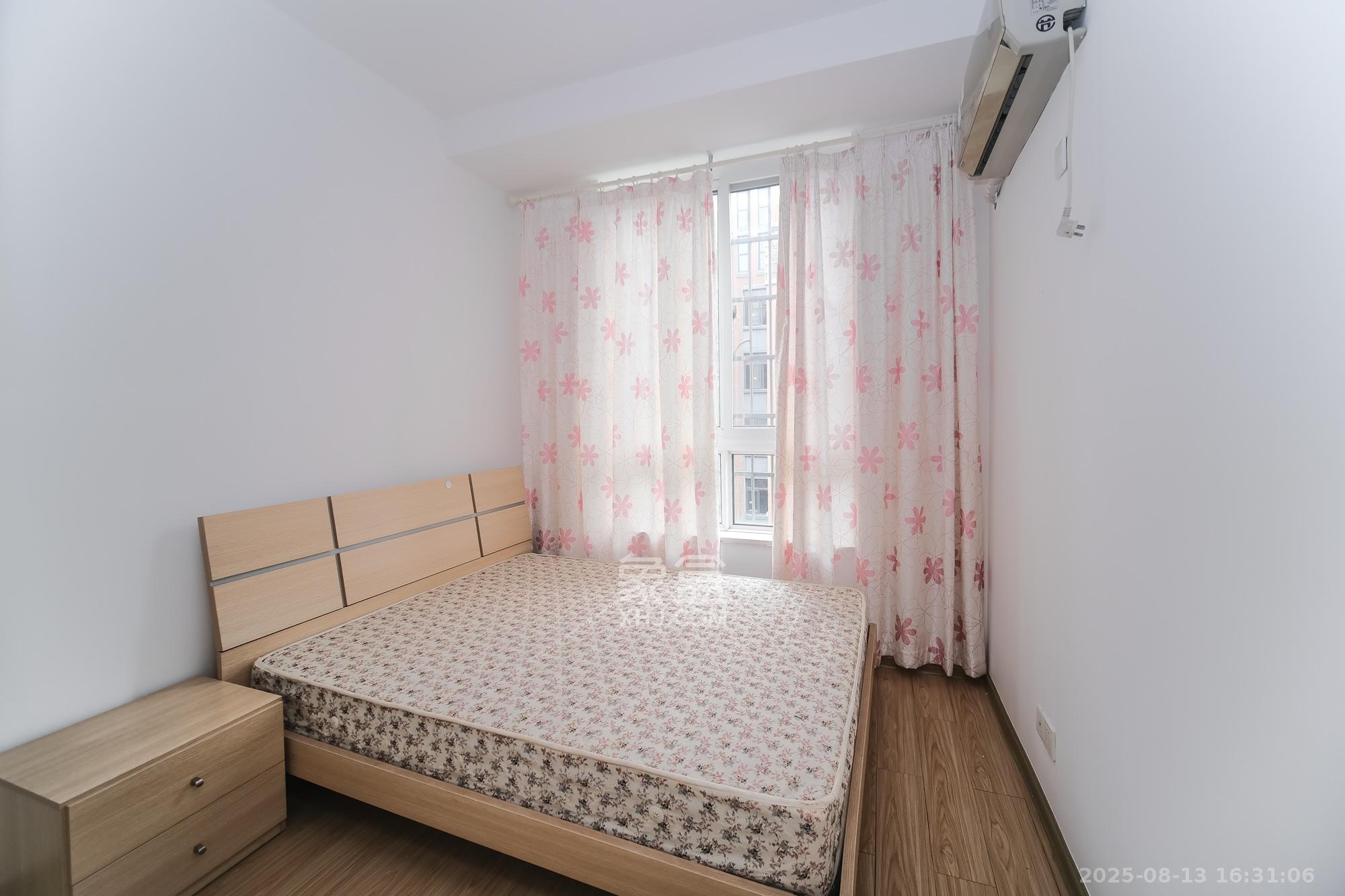 山水湾 1室2厅1卫 59.8万 山水湾 1室2厅1卫 59.8万卧室