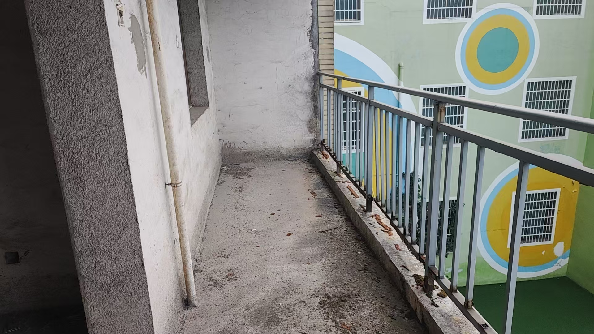 山水绿城  3室2厅2卫    38.0万 山水绿城  3室2厅2卫    38.0万客厅