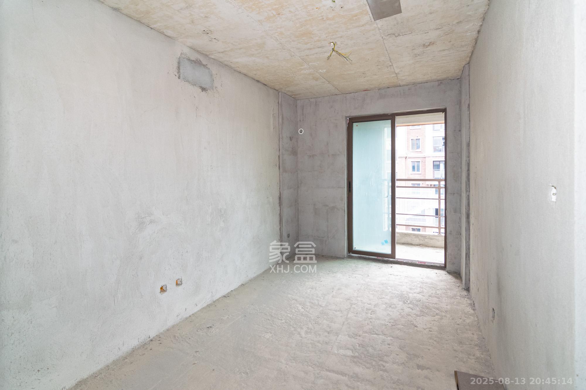 大汉汉园  5室2厅2卫    99.8万卧室