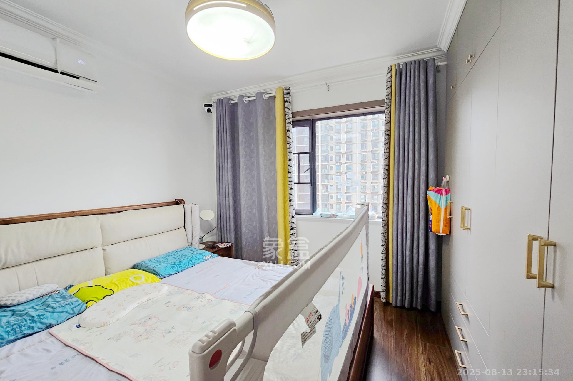 武广美誉  3室2厅1卫    110.0万卧室