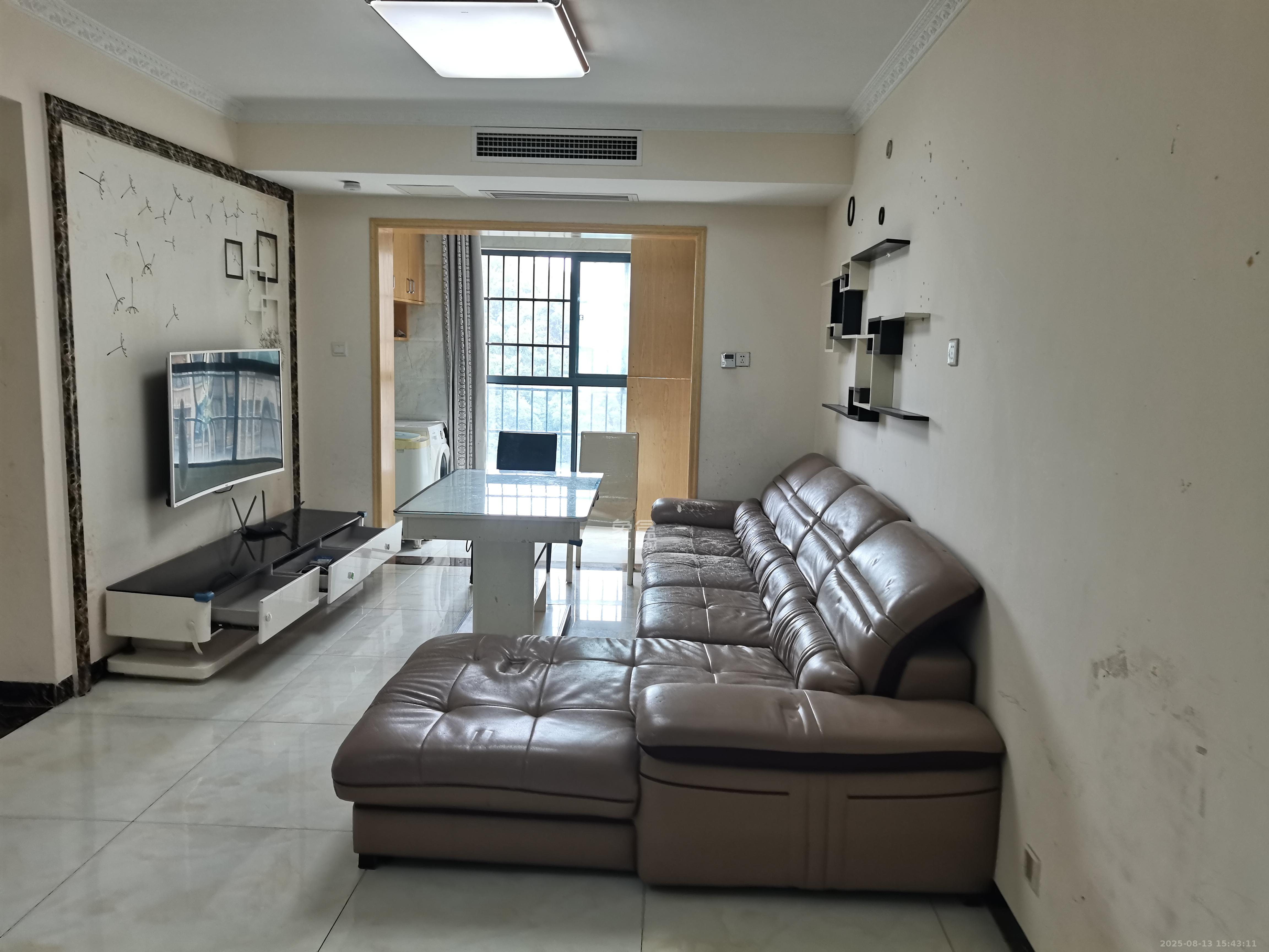 天麓尚层  2室2厅1卫    2000.0元/月室内图