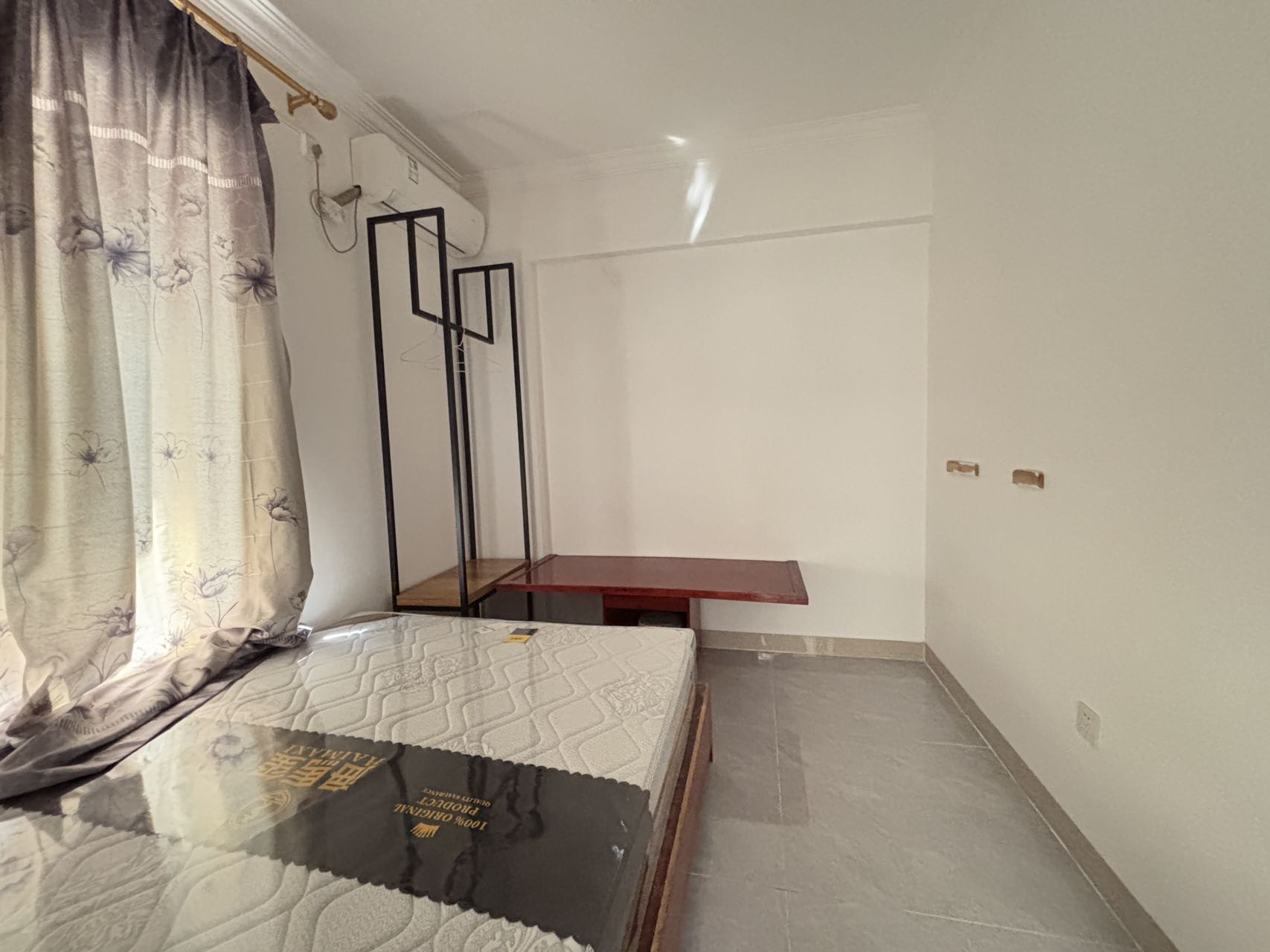 西海瑞园 4室2厅2卫 2300.0元/月 西海瑞园 4室2厅2卫 2300.0元/月室内图