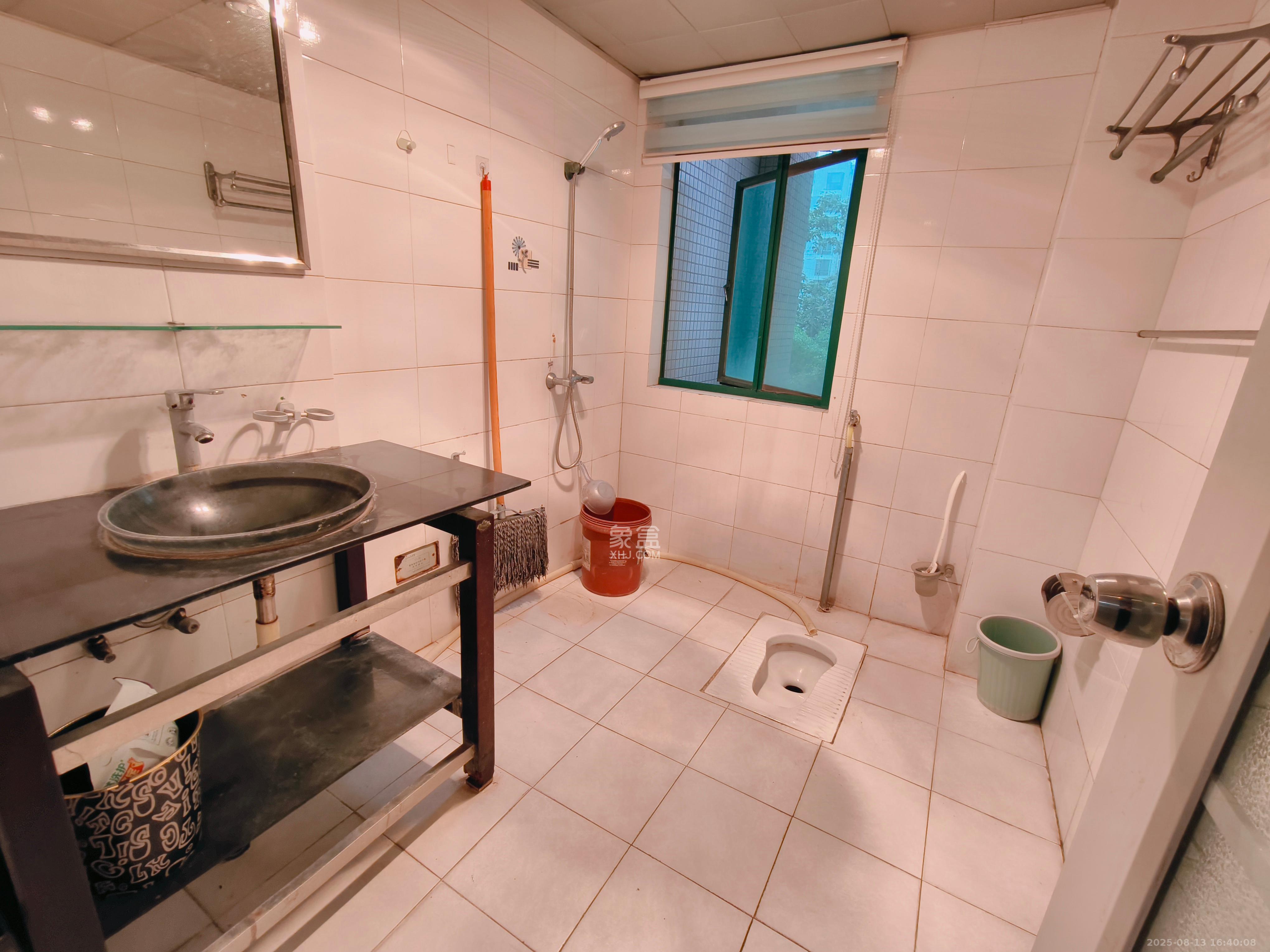 颐美园 3室2厅2卫 2200.0元/月 颐美园 3室2厅2卫 2200.0元/月室内图