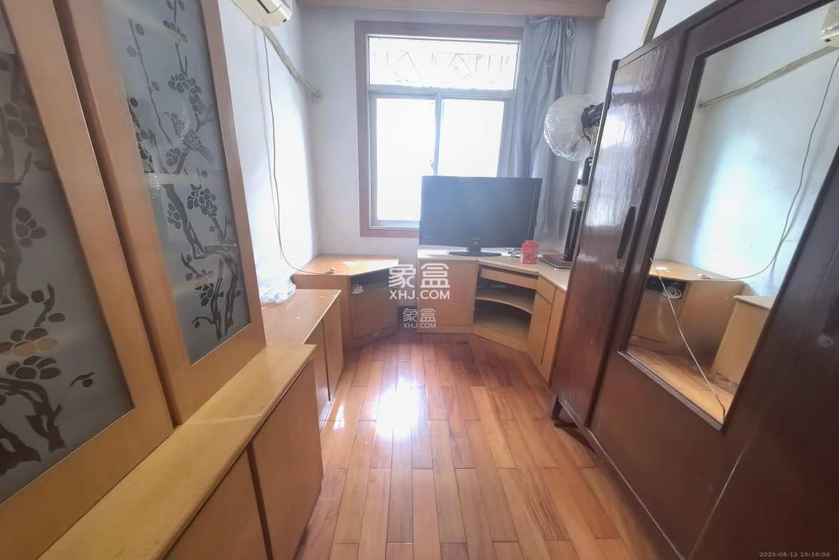 交通技校宿舍  1室1厅1卫    3000.0元/月 交通技校宿舍  1室1厅1卫    3000.0元/月室内图