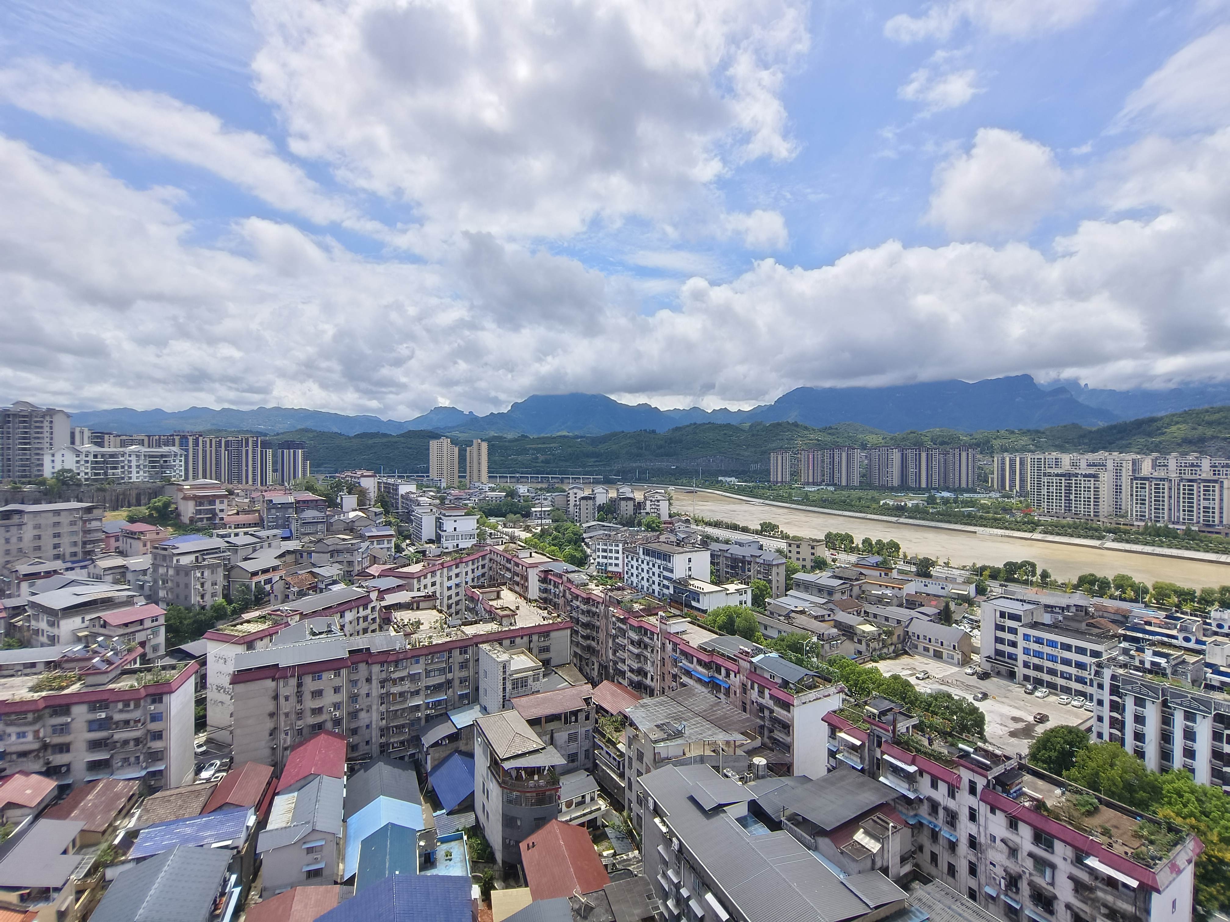 庸城学府  3室2厅2卫   56.80万客厅