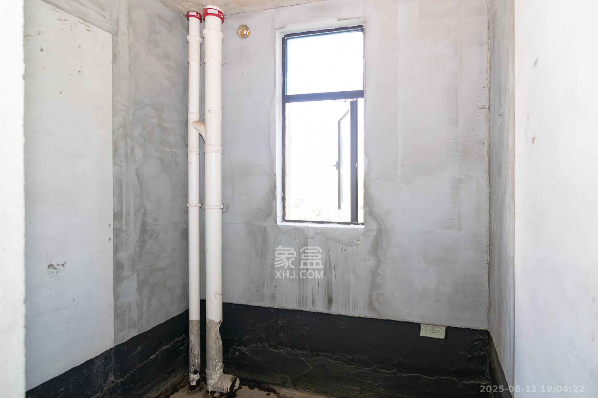 大汉汉府一期 4室2厅2卫 64.8万 大汉汉府一期 4室2厅2卫 64.8万卫生间