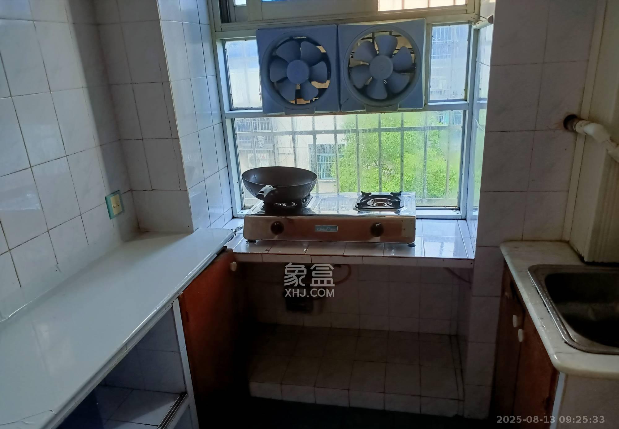 振业小区 2室1厅1卫 800.0元/月 振业小区 2室1厅1卫 800.0元/月室内图