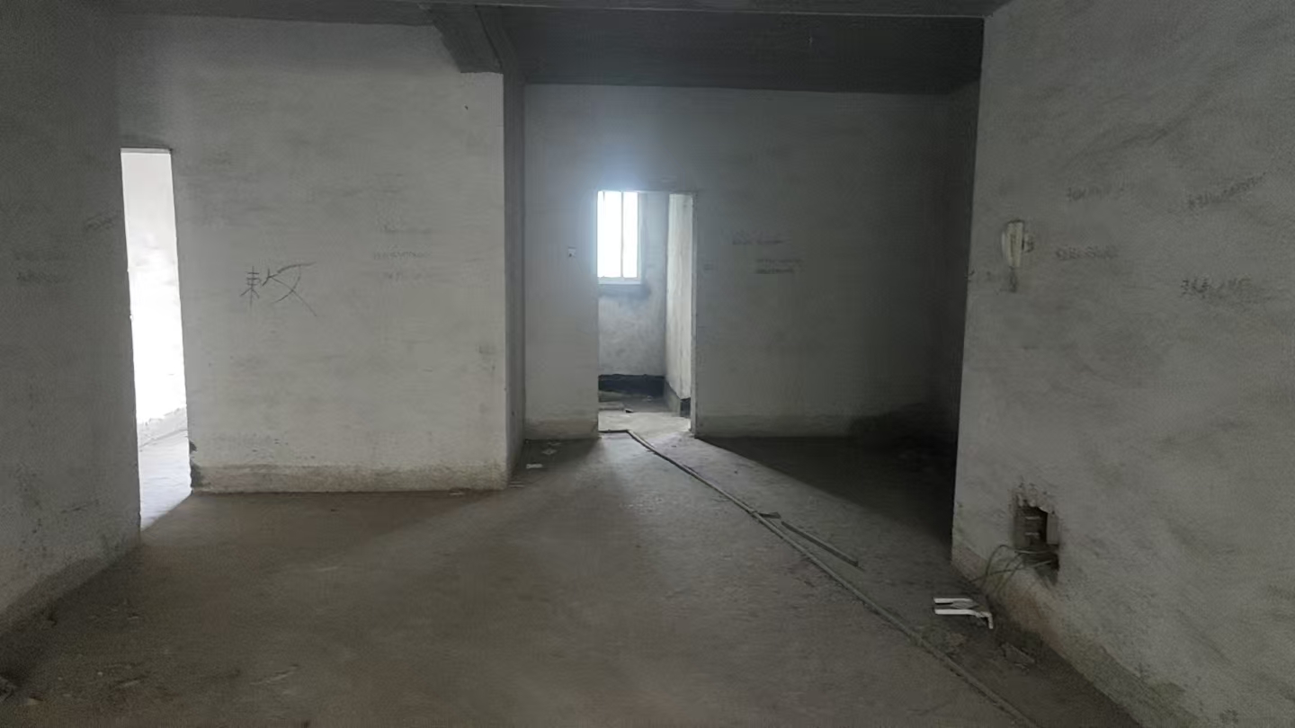 山水绿城  3室2厅2卫    38.0万 山水绿城  3室2厅2卫    38.0万客厅