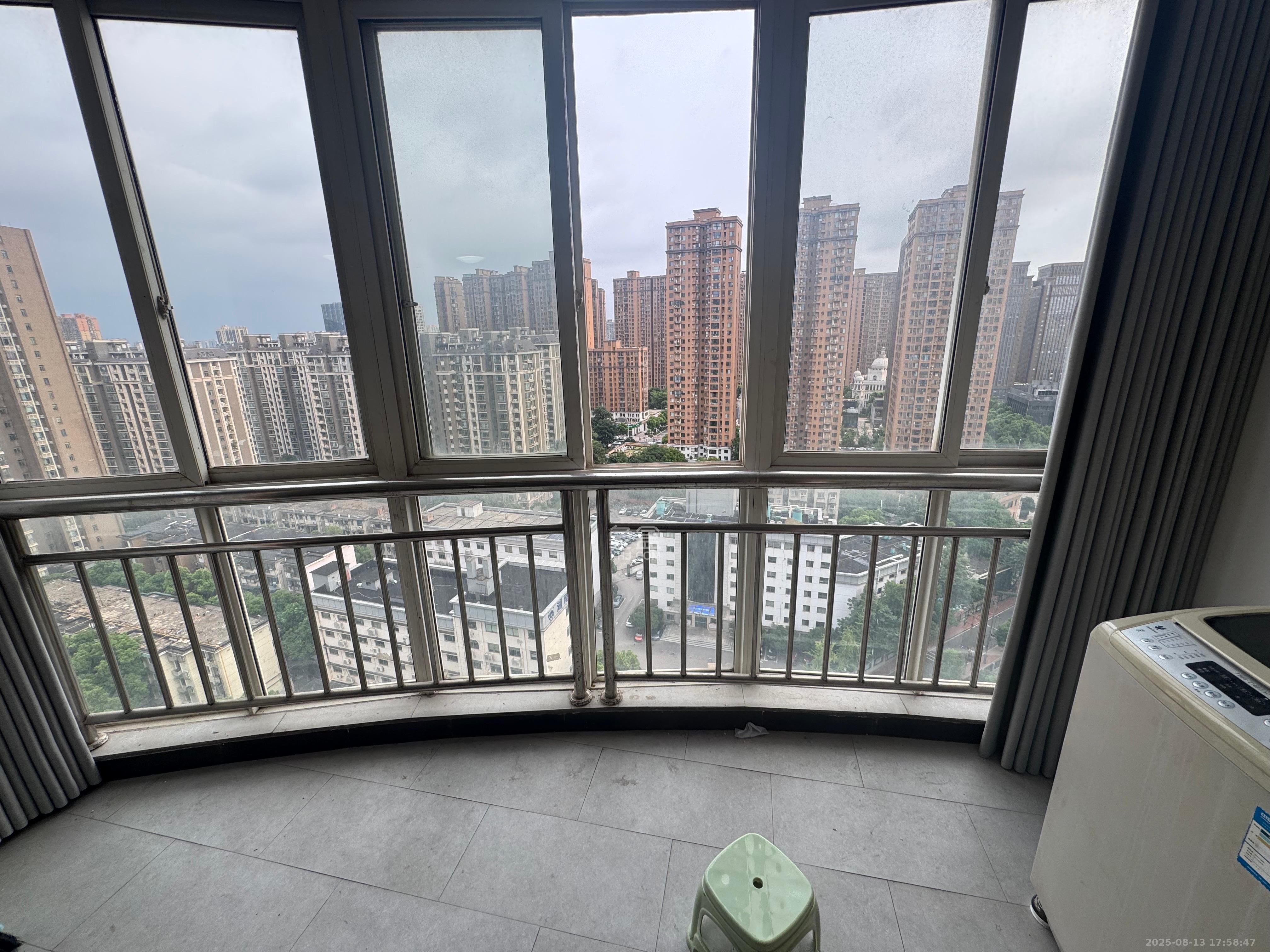 新芙蓉之都 2室2厅1卫 2600.0元/月 新芙蓉之都 2室2厅1卫 2600.0元/月室内图