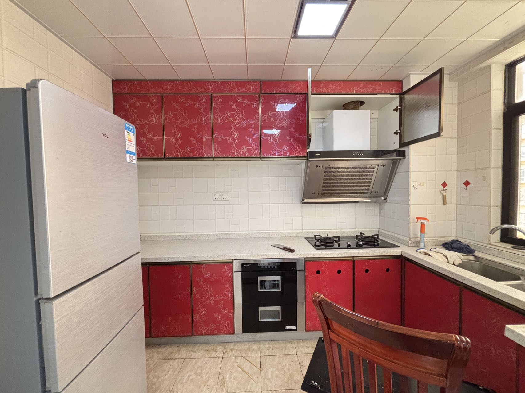 西海瑞园 4室2厅2卫 2300.0元/月 西海瑞园 4室2厅2卫 2300.0元/月室内图