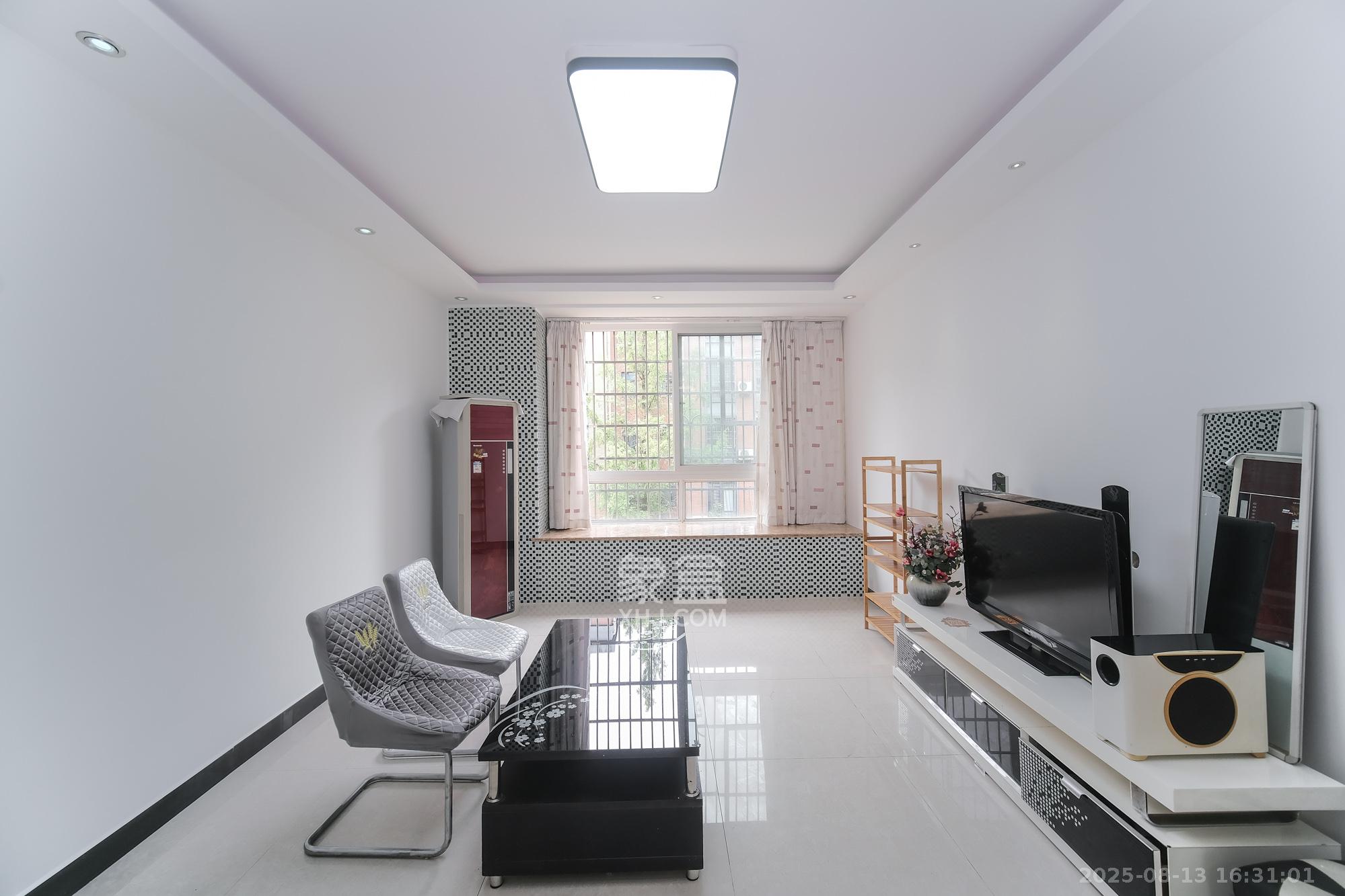 山水湾 1室2厅1卫 59.8万 山水湾 1室2厅1卫 59.8万客厅