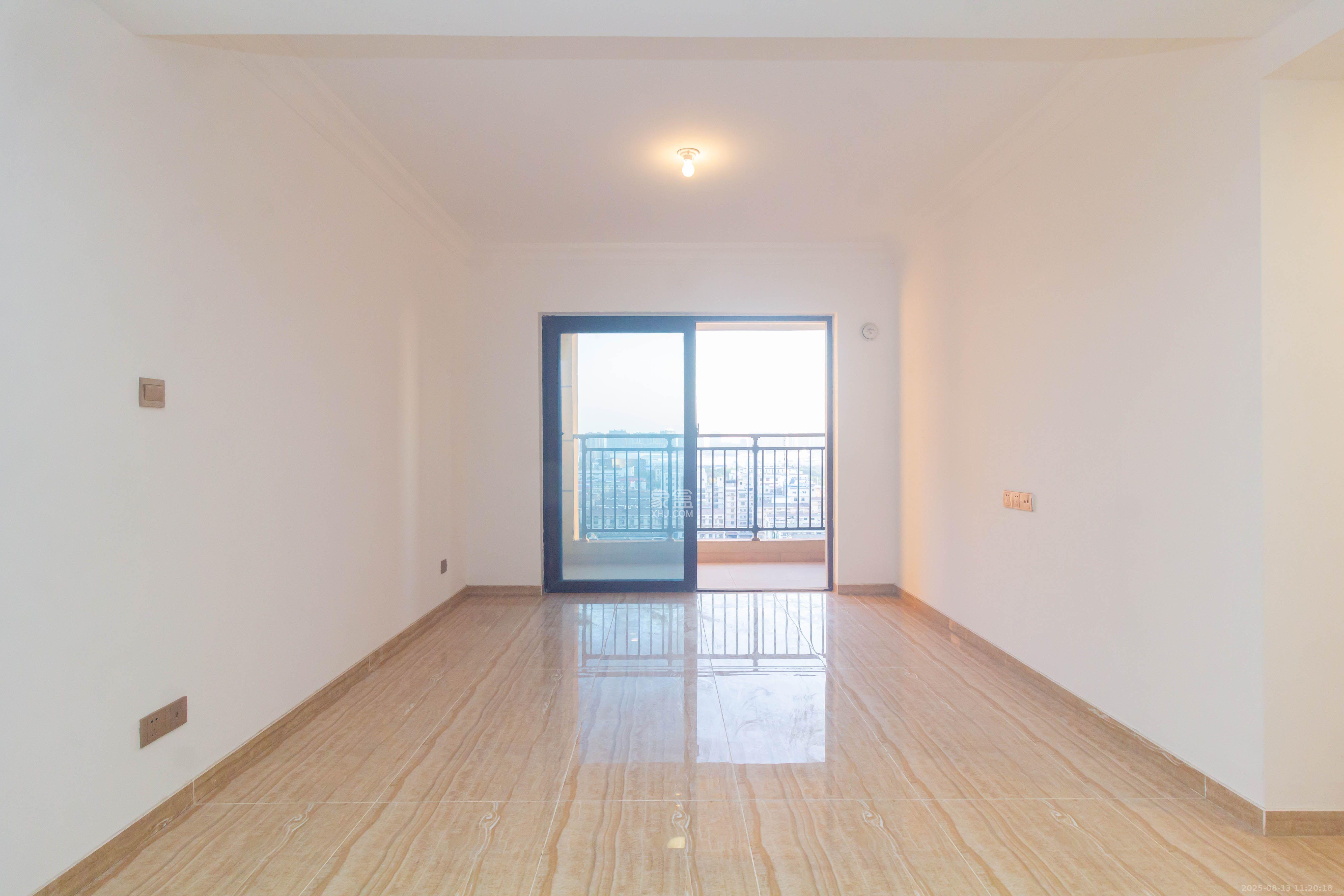 碧桂园星城首府 3室2厅2卫 2400.00元/月 碧桂园星城首府 3室2厅2卫 2400.00元/月室内图