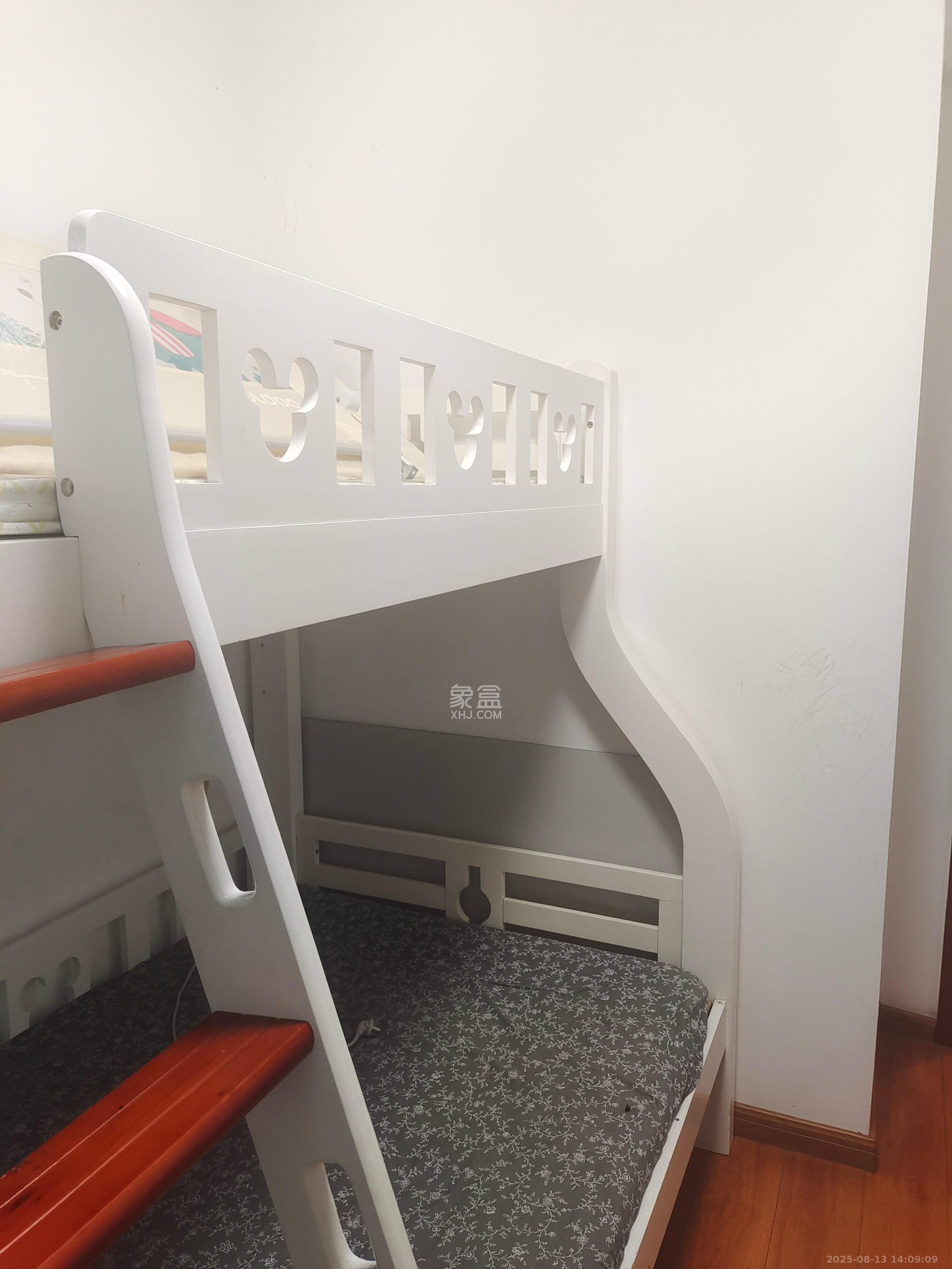 滨江一号(丰泰花园) 3室2厅2卫 2900.0元/月 滨江一号(丰泰花园) 3室2厅2卫 2900.0元/月室内图