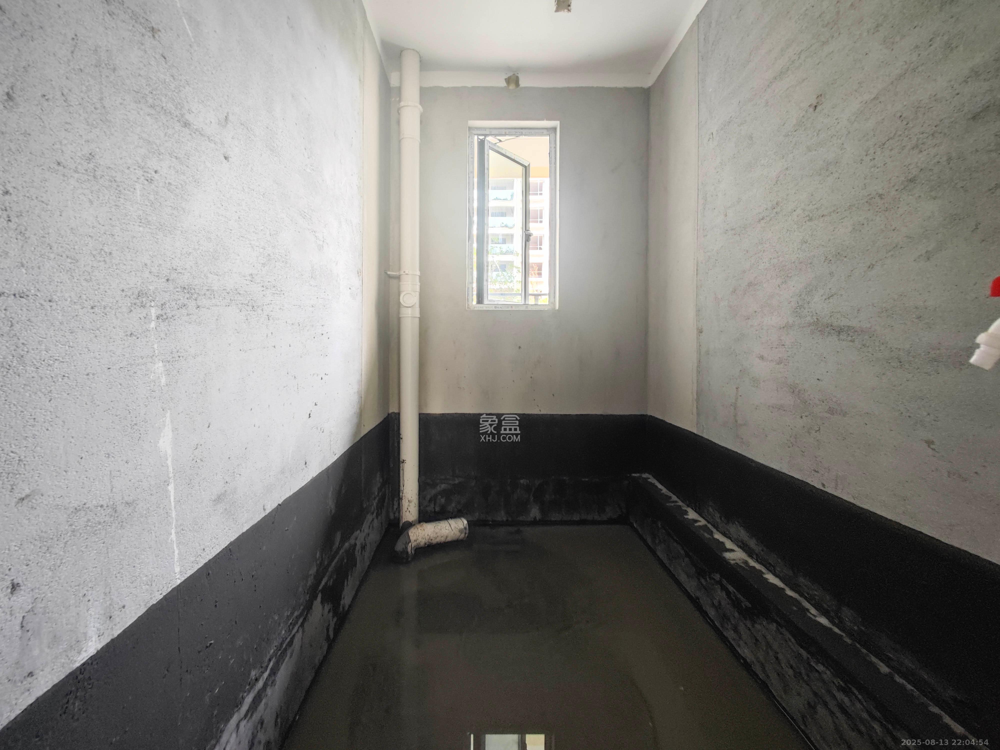 长房岭秀时代  7室3厅4卫    348.0万卫生间