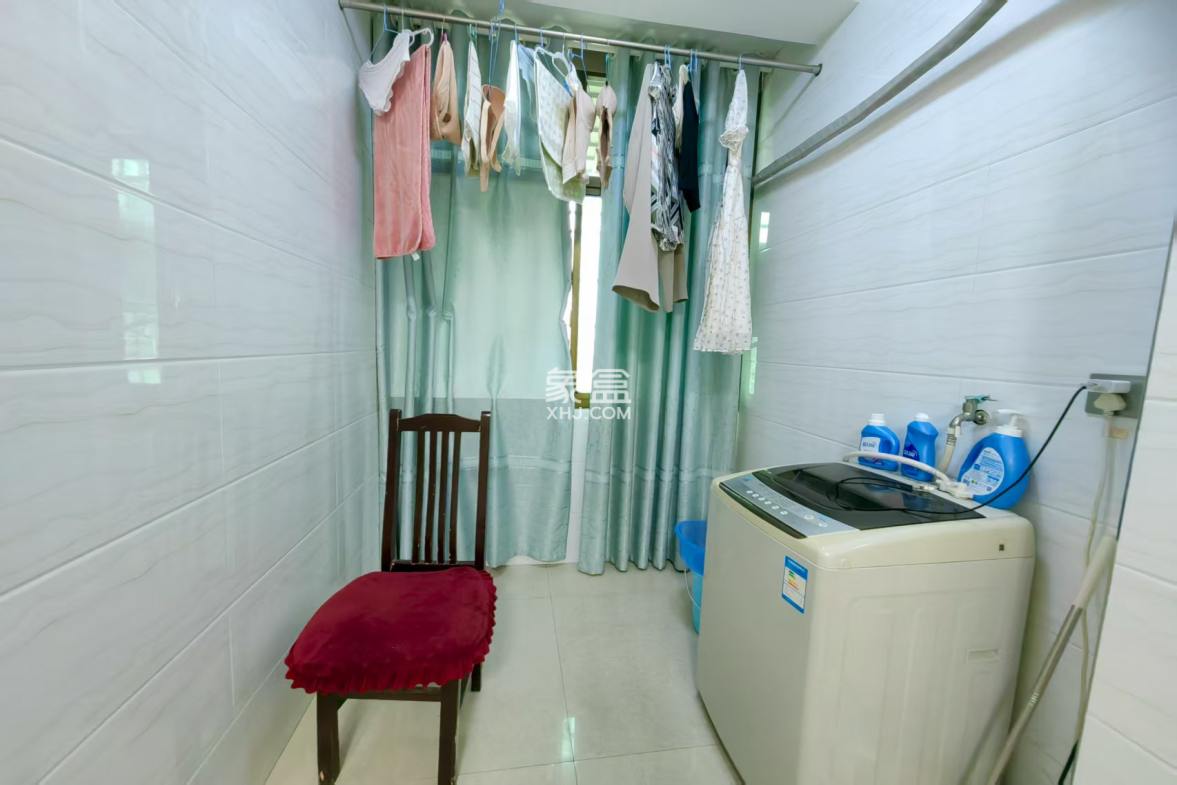 鸿泰国际 2室2厅1卫 1600.0元/月 鸿泰国际 2室2厅1卫 1600.0元/月室内图