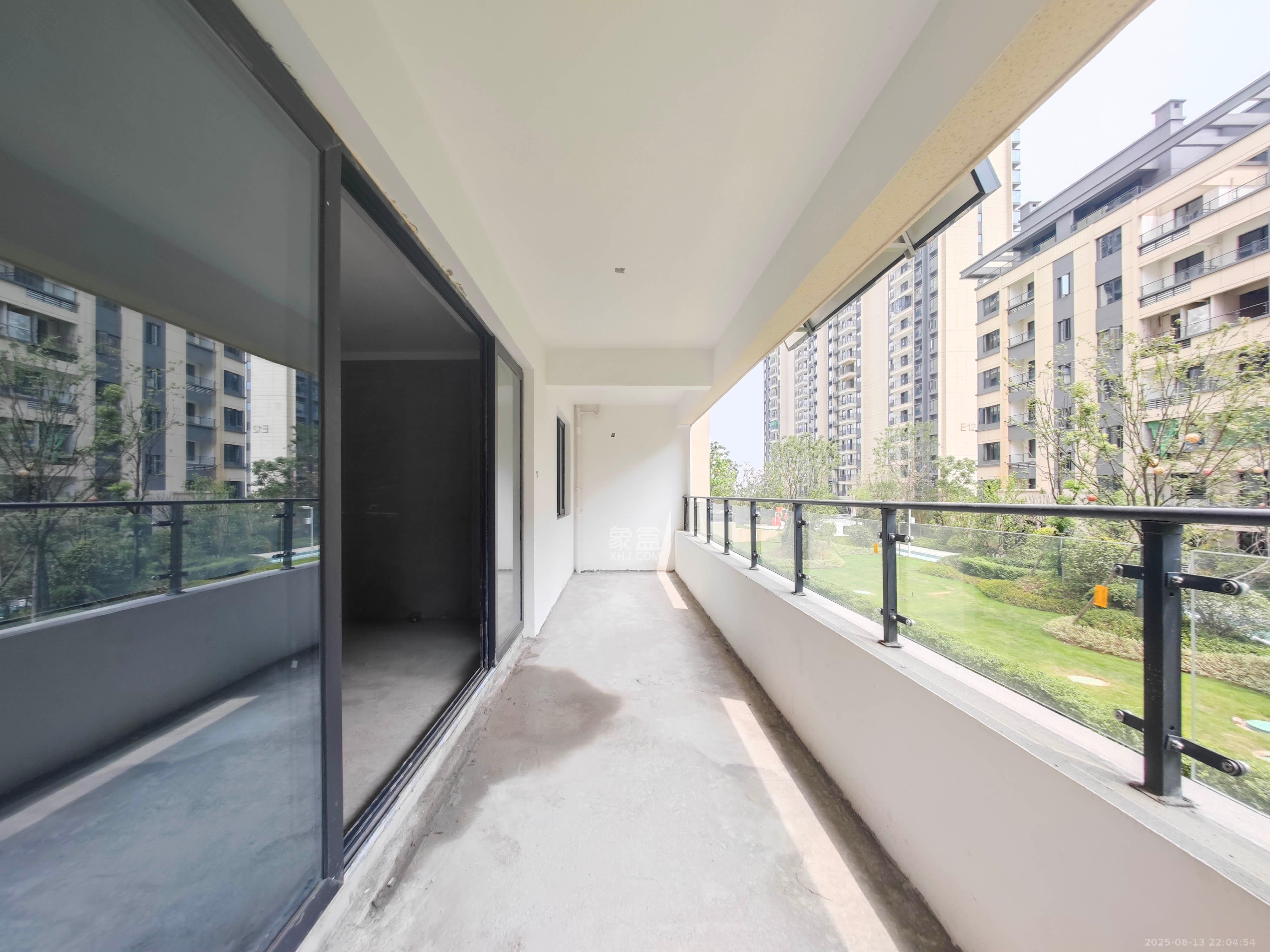 长房岭秀时代  7室3厅4卫    348.0万阳台