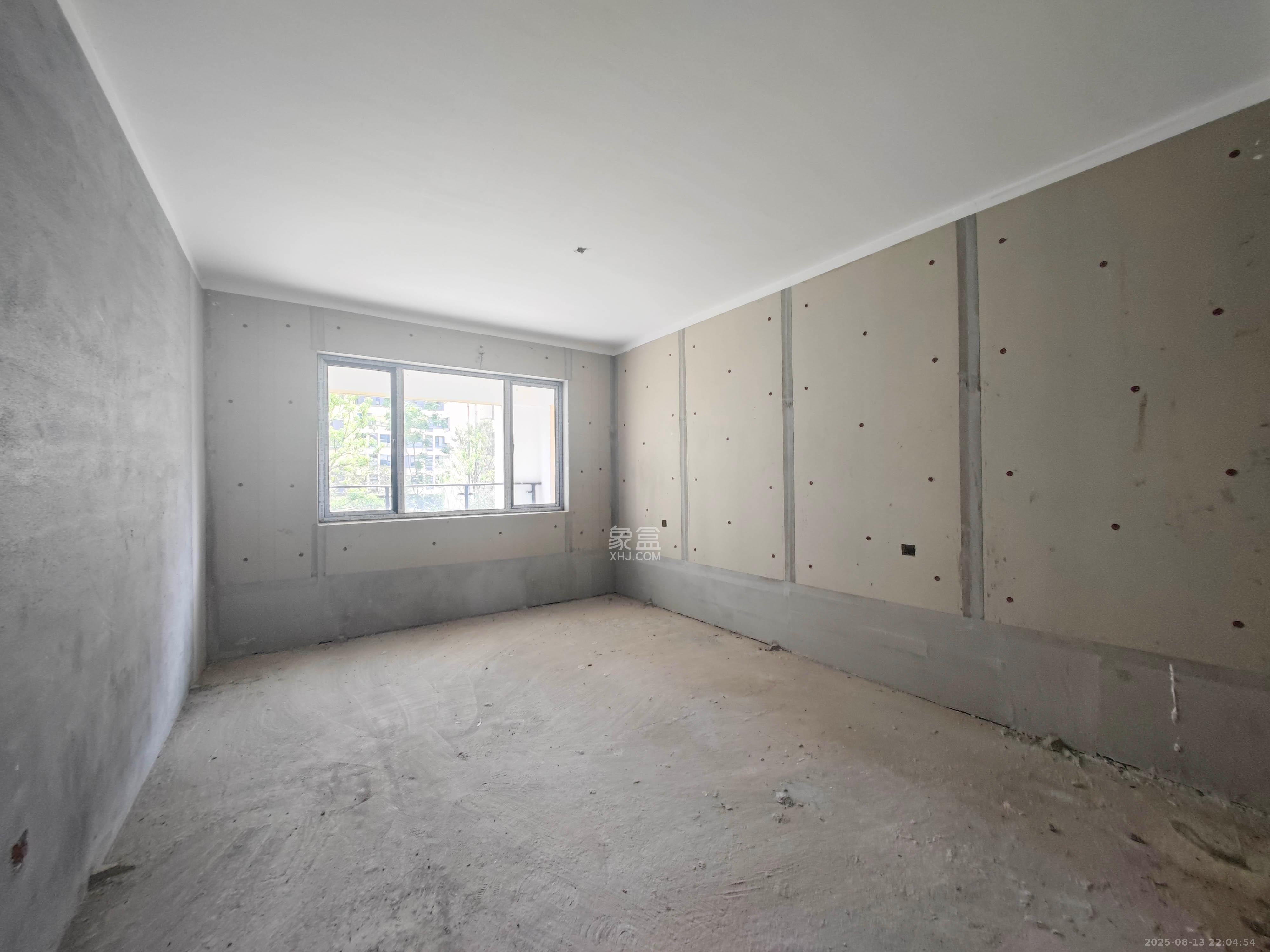 长房岭秀时代  7室3厅4卫    348.0万卧室