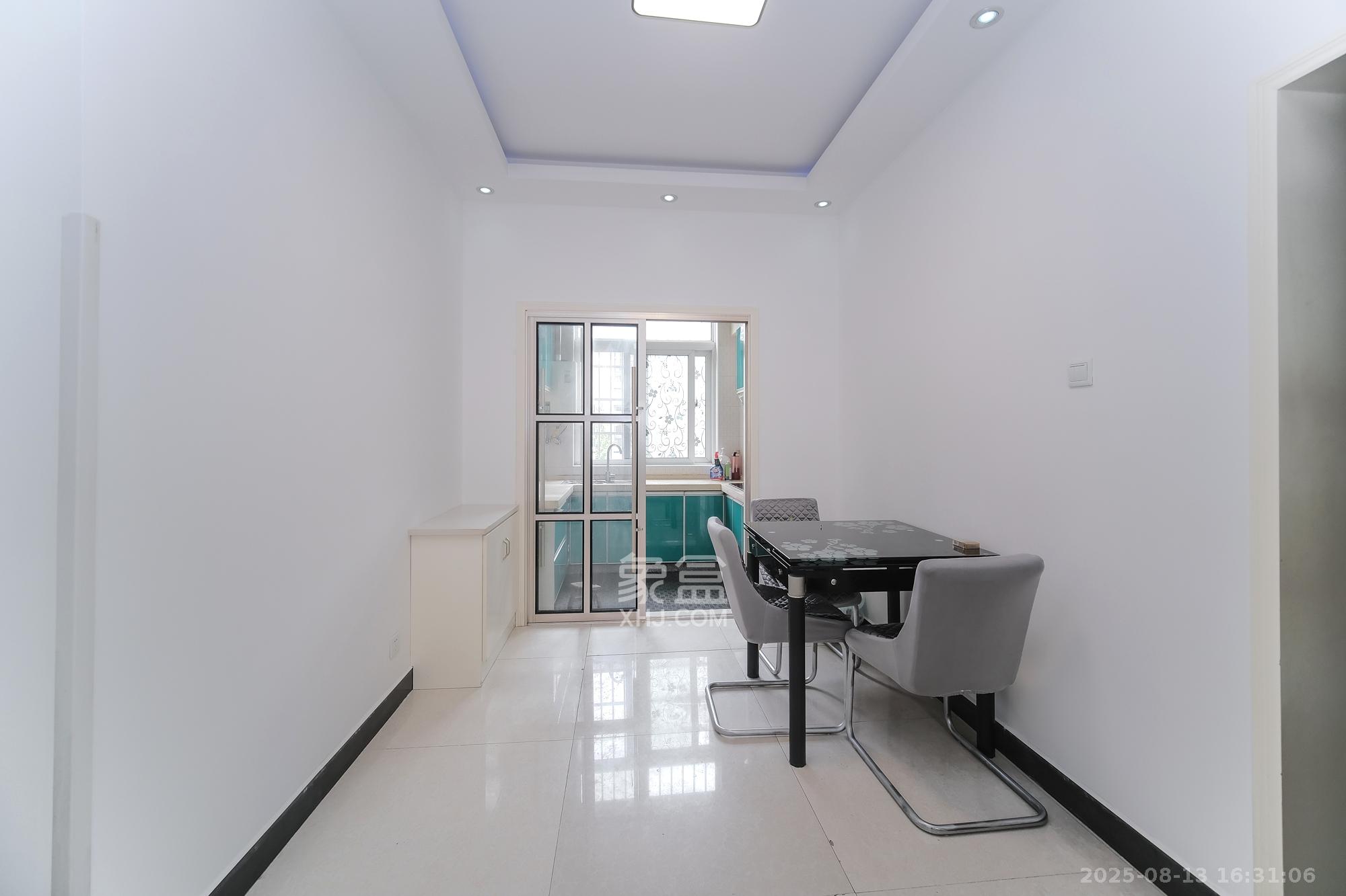 山水湾 1室2厅1卫 59.8万 山水湾 1室2厅1卫 59.8万客厅